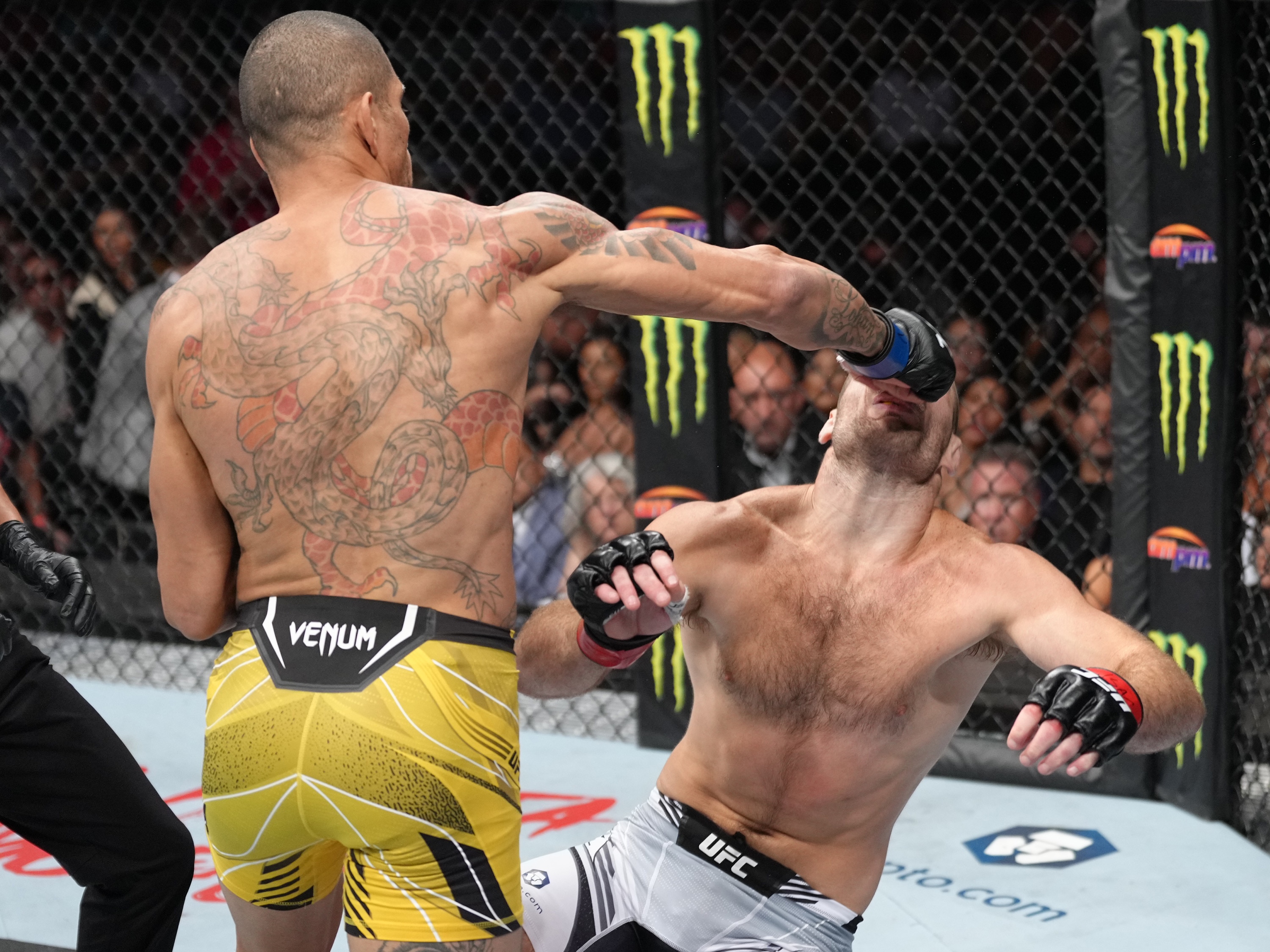 LAS VEGAS, NEVADA - JULY 02: Alex Pereira of Brazil punches Sean Strickland during the UFC 276 event at T-Mobile Arena on July 02, 2022 in Las Vegas, Nevada. (Photo by Jeff Bottari/Zuffa LLC)