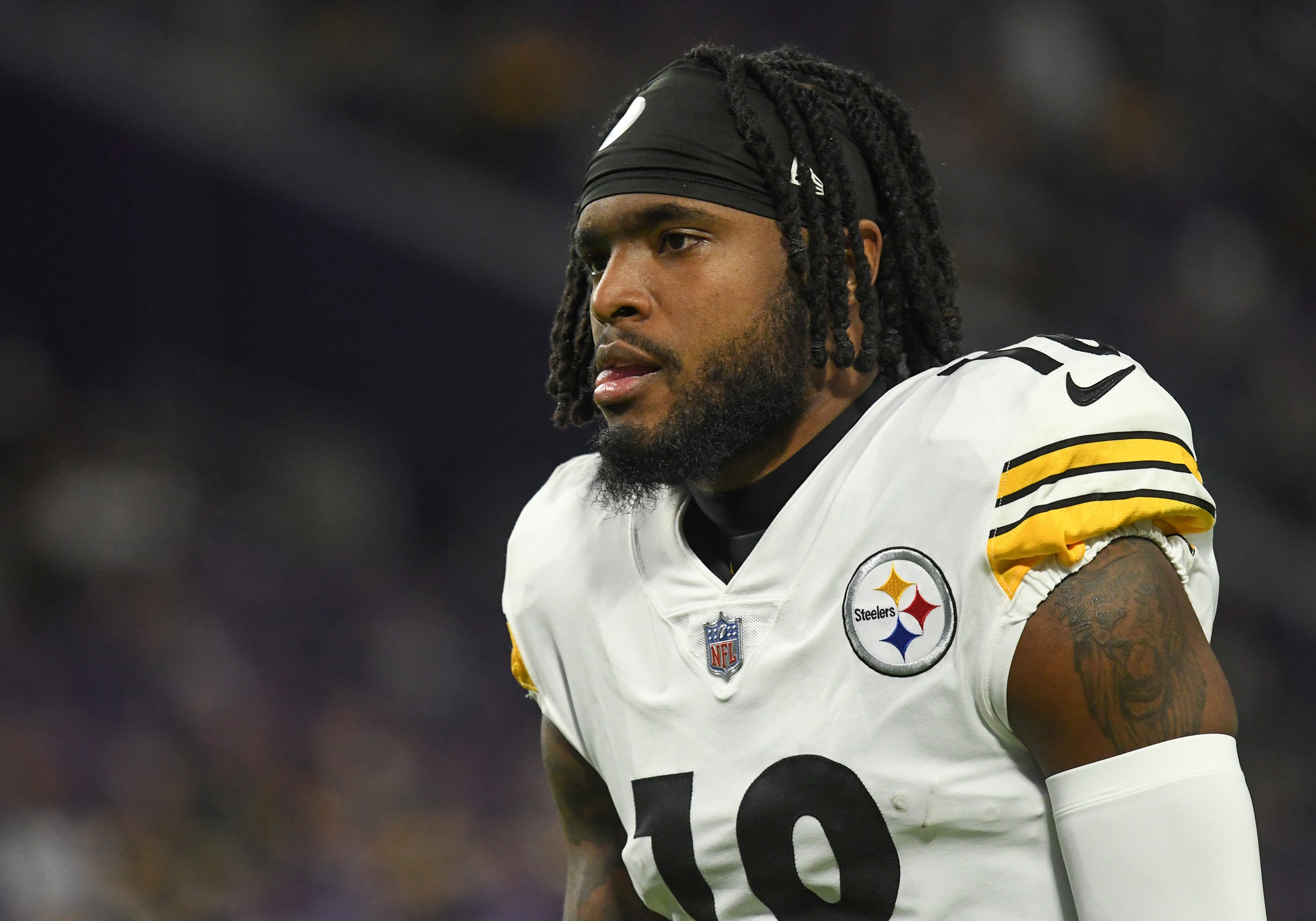 MINNEAPOLIS, MN - DECEMBER 09: Pittsburgh Steelers Wide Receiver Diontae Johnson (18) looks on before a game between the Minnesota Vikings and Pittsburgh Steelers on December 9, 2021, at U.S. Bank Stadium in Minneapolis, MN.(Photo by Nick Wosika/Icon Sportswire via Getty Images)