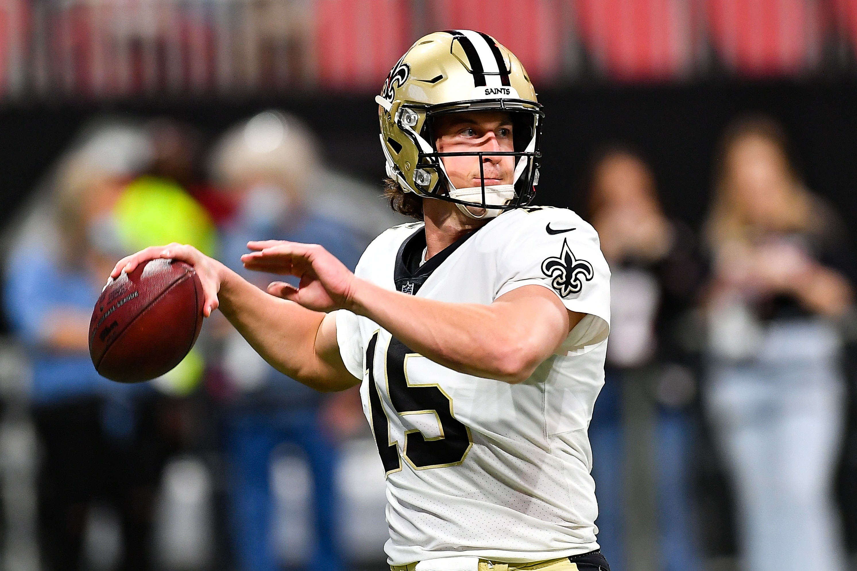 ATLANTA, GA  JANUARY 09:  New Orleans quarterback Trevor Siemian (15) warms up prior to the start of the NFL game between the New Orleans Saints and the Atlanta Falcons on January 9th, 2022 at Mercedes-Benz Stadium in Atlanta, GA.  (Photo by Rich von Biberstein/Icon Sportswire via Getty Images)