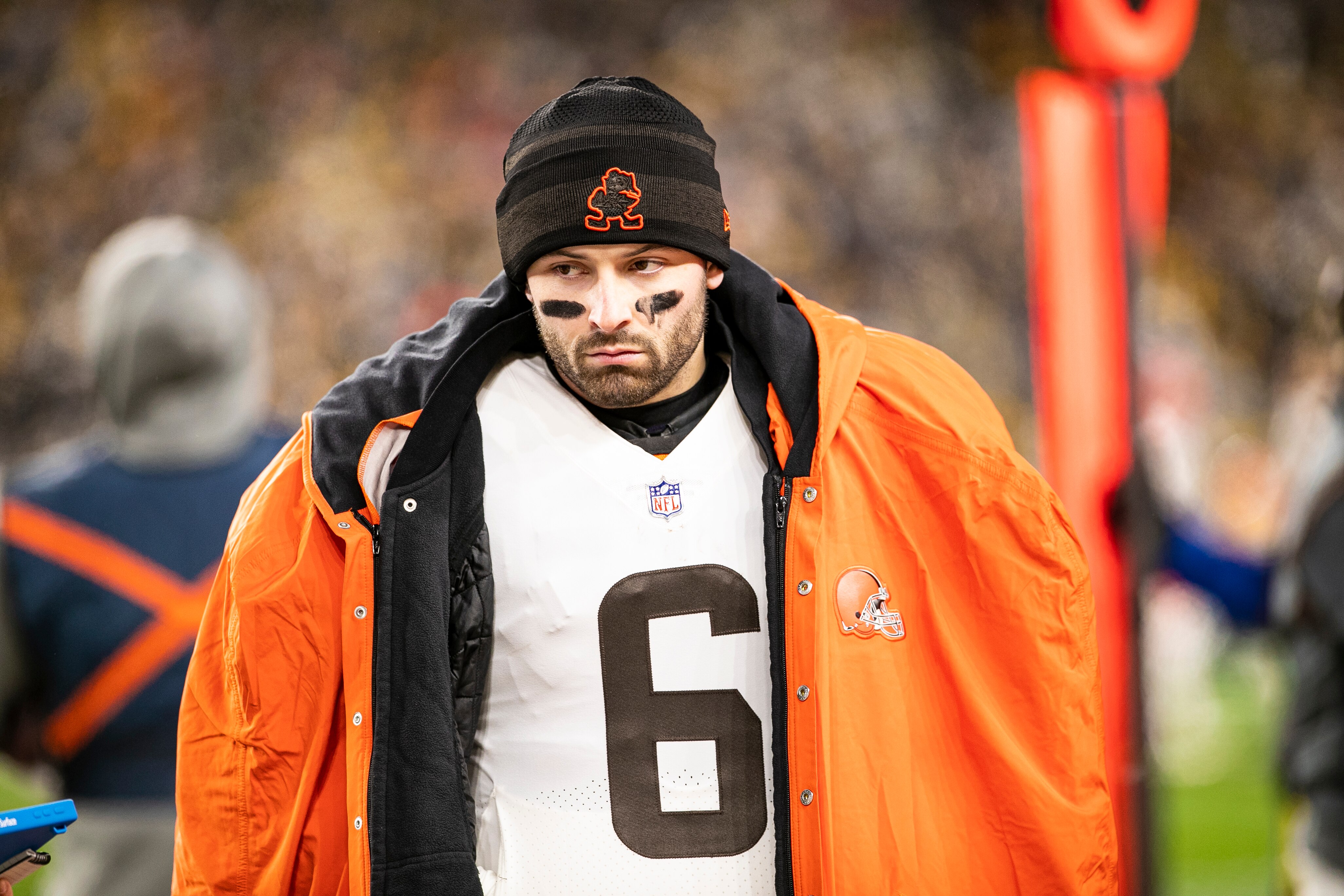 PITTSBURGH, PA - JANUARY 03: Cleveland Browns quarterback Baker Mayfield (6) looks on during the game against the Cleveland Browns and the Pittsburgh Steelers on January 03, 2022 at Heinz Field in Pittsburgh, PA. (Photo by Mark Alberti/Icon Sportswire via Getty Images)