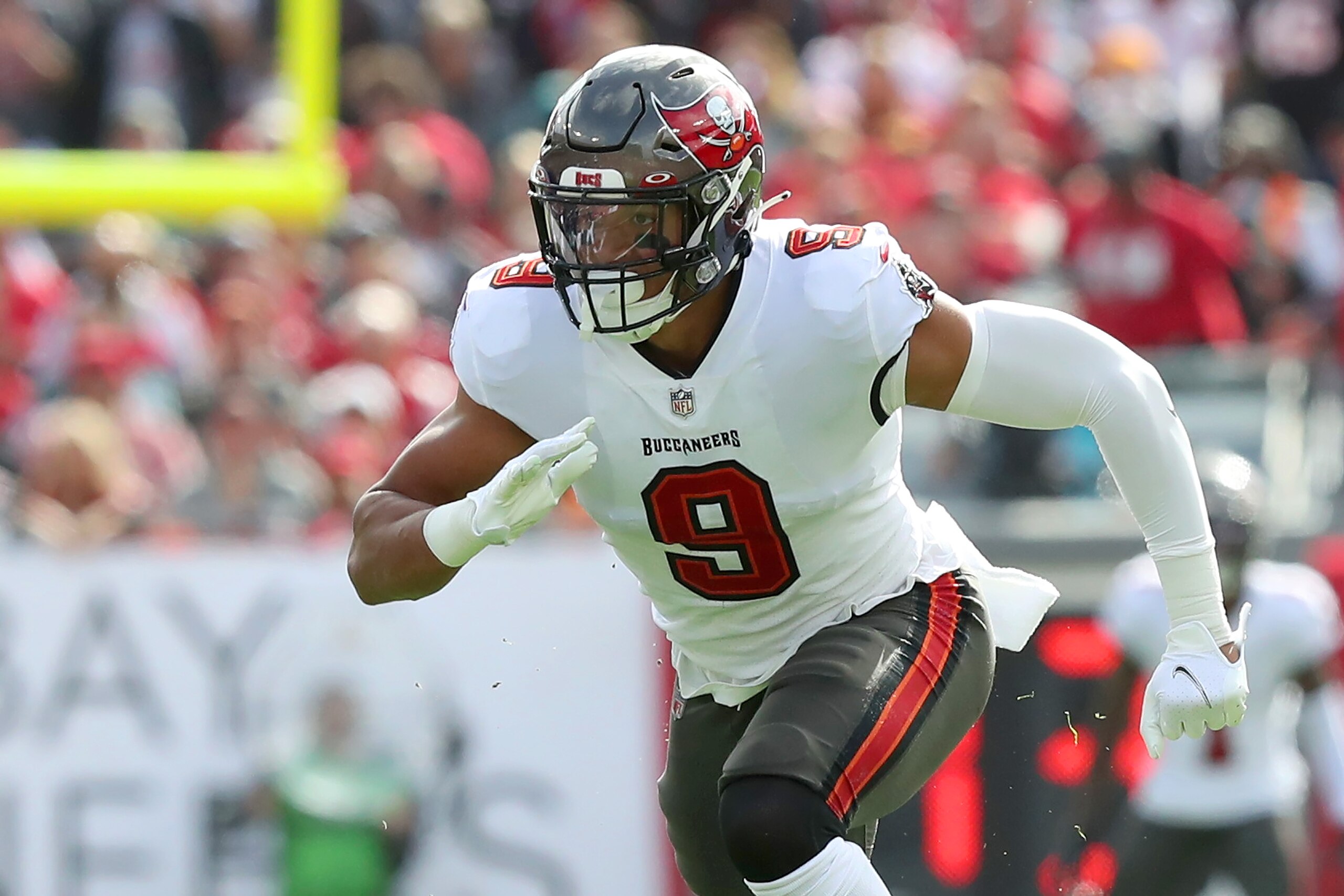 TAMPA, FL - JANUARY 16: Tampa Bay Buccaneers Linebacker Joe Tryon (9) rushes the passer during the NFL Wild Card game between the Philadelphia Eagles and the Tampa Bay Buccaneers on January 16, 2022 at Raymond James Stadium in Tampa, Florida. (Photo by Cliff Welch/Icon Sportswire via Getty Images)