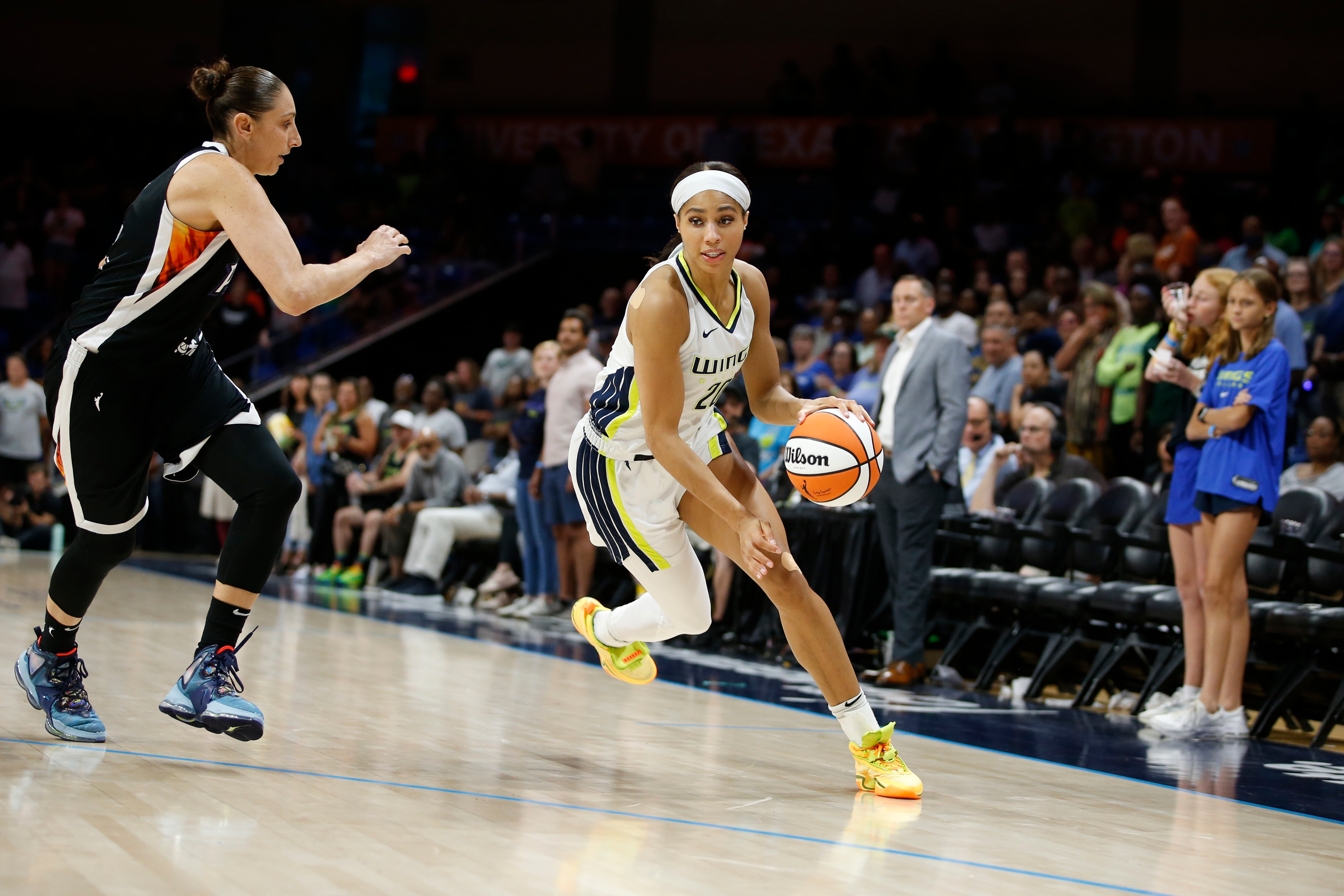 ARLINGTON, TX - JUNE 17: Isabelle Harrison #20 of the Dallas Wings drives to the basket during the game against the Phoenix Mercury on June 17, 2022 at the College Park Center in Arlington, Texas. NOTE TO USER: User expressly acknowledges and agrees that, by downloading and/or using this Photograph, user is consenting to the terms and conditions of the Getty Images License Agreement. Mandatory Copyright Notice: Copyright 2022 NBAE (Photo by Tim Heitman/NBAE via Getty Images)