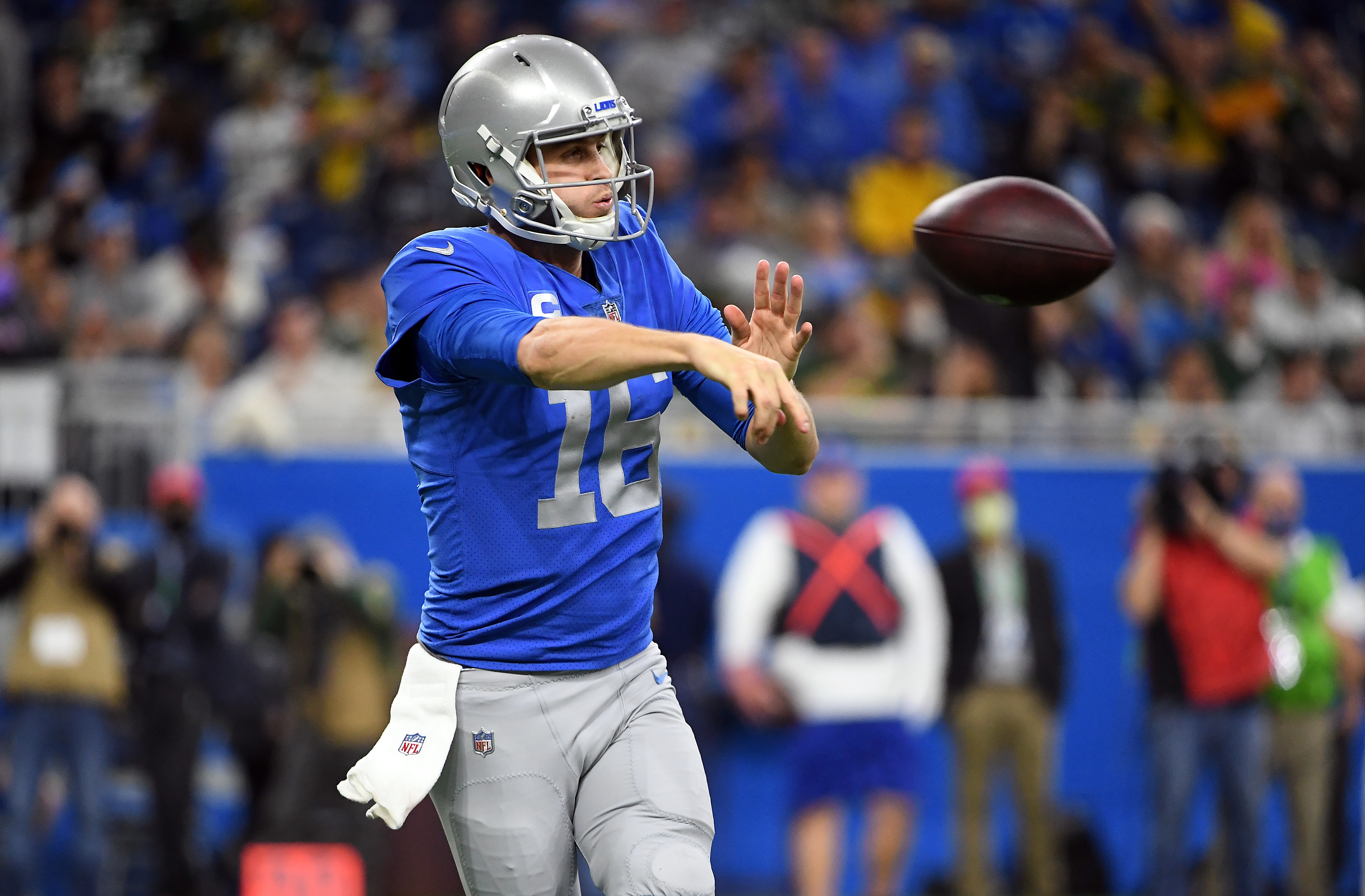 DETROIT, MICHIGAN - JANUARY 09: Jared Goff #16 of the Detroit Lions throws a pass against the Green Bay Packers during the third quarter at Ford Field on January 09, 2022 in Detroit, Michigan. (Photo by Nic Antaya/Getty Images)