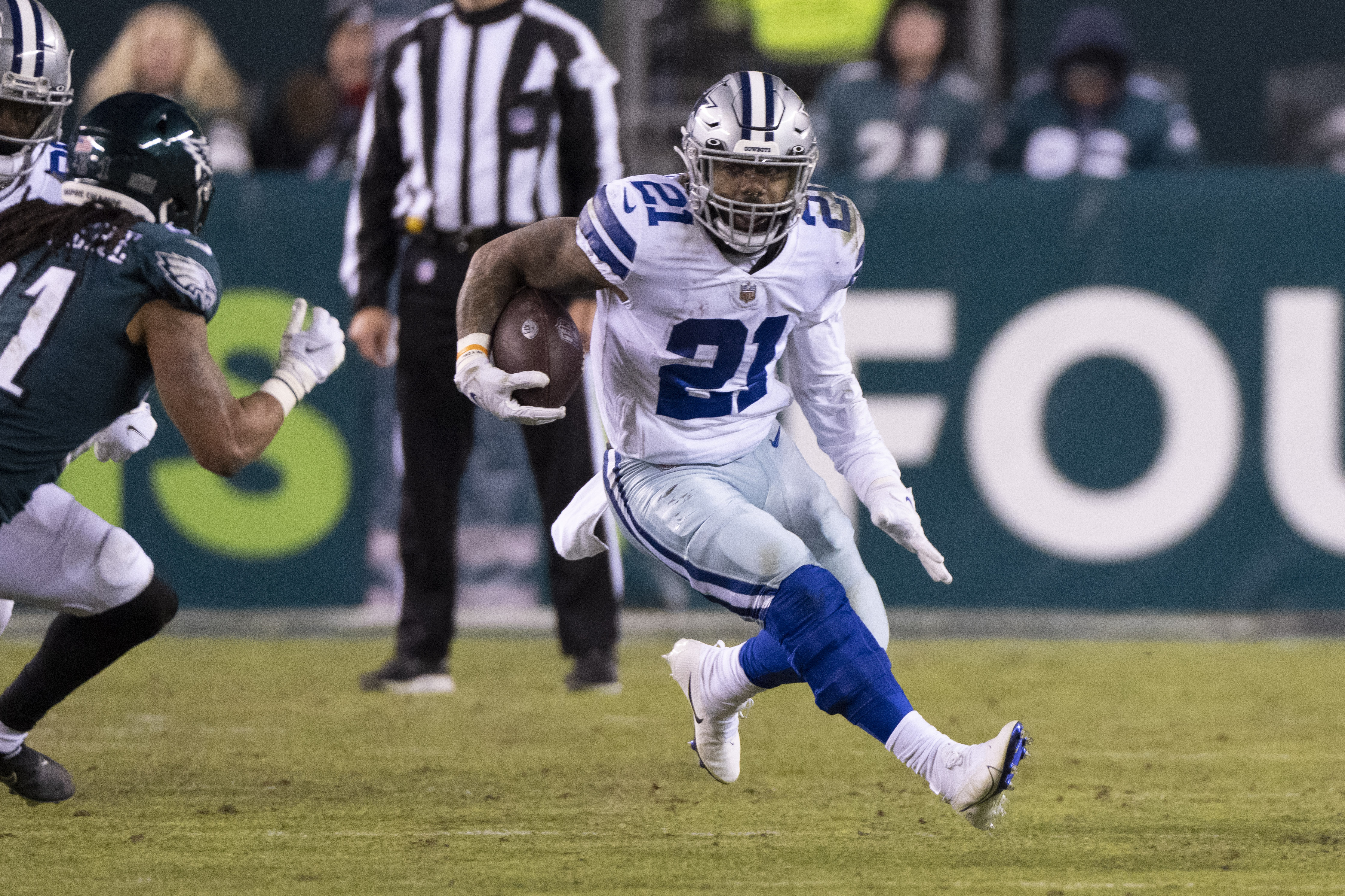 PHILADELPHIA, PA - JANUARY 08: Dallas Cowboys Running Back Ezekiel Elliott (21) runs with the ball during the first half of the National Football League game between the Dallas Cowboys and the Philadelphia Eagles on January 8, 2021, at Lincoln Financial Field in Philadelphia, PA. (Photo by Gregory Fisher/Icon Sportswire via Getty Images)