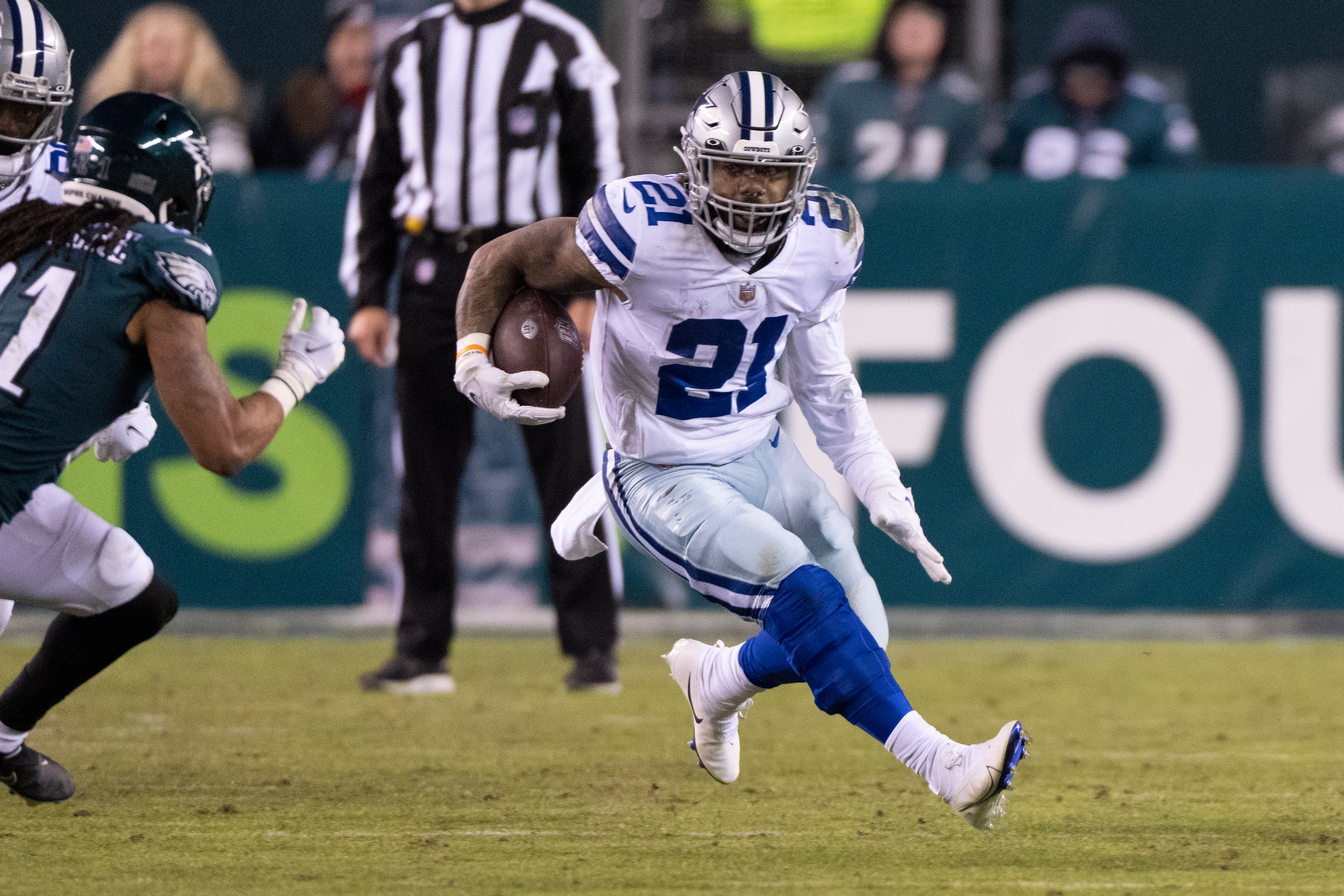 PHILADELPHIA, PA - JANUARY 08: Dallas Cowboys Running Back Ezekiel Elliott (21) runs with the ball during the first half of the National Football League game between the Dallas Cowboys and the Philadelphia Eagles on January 8, 2021, at Lincoln Financial Field in Philadelphia, PA. (Photo by Gregory Fisher/Icon Sportswire via Getty Images)