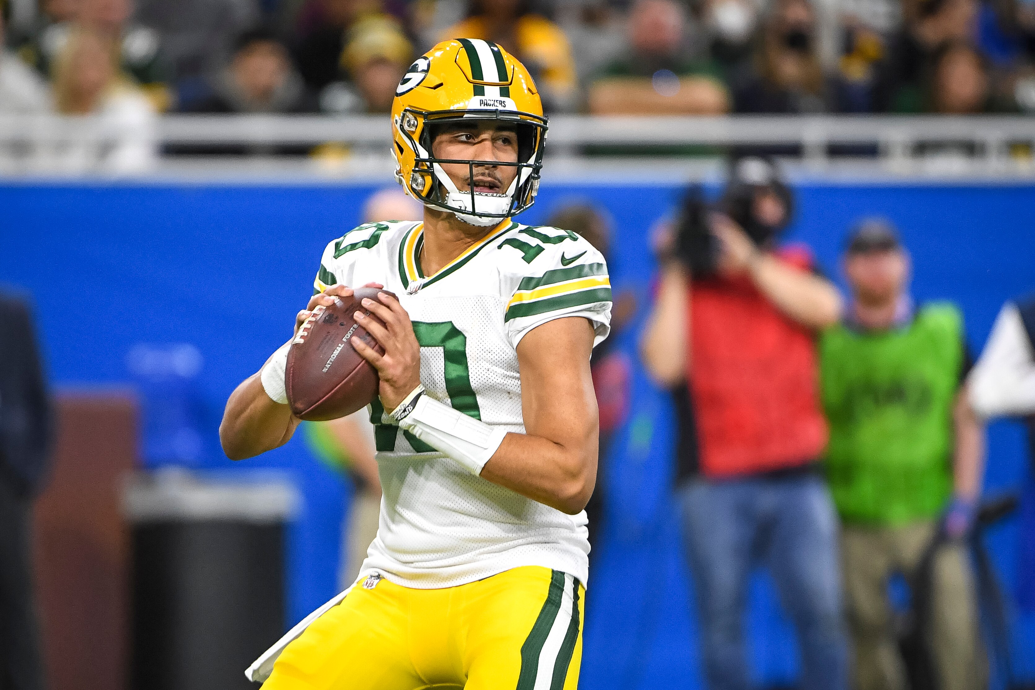 DETROIT, MICHIGAN - JANUARY 09: Jordan Love #10 of the Green Bay Packers looks on to pass against the Detroit Lions at Ford Field on January 09, 2022 in Detroit, Michigan. (Photo by Nic Antaya/Getty Images)