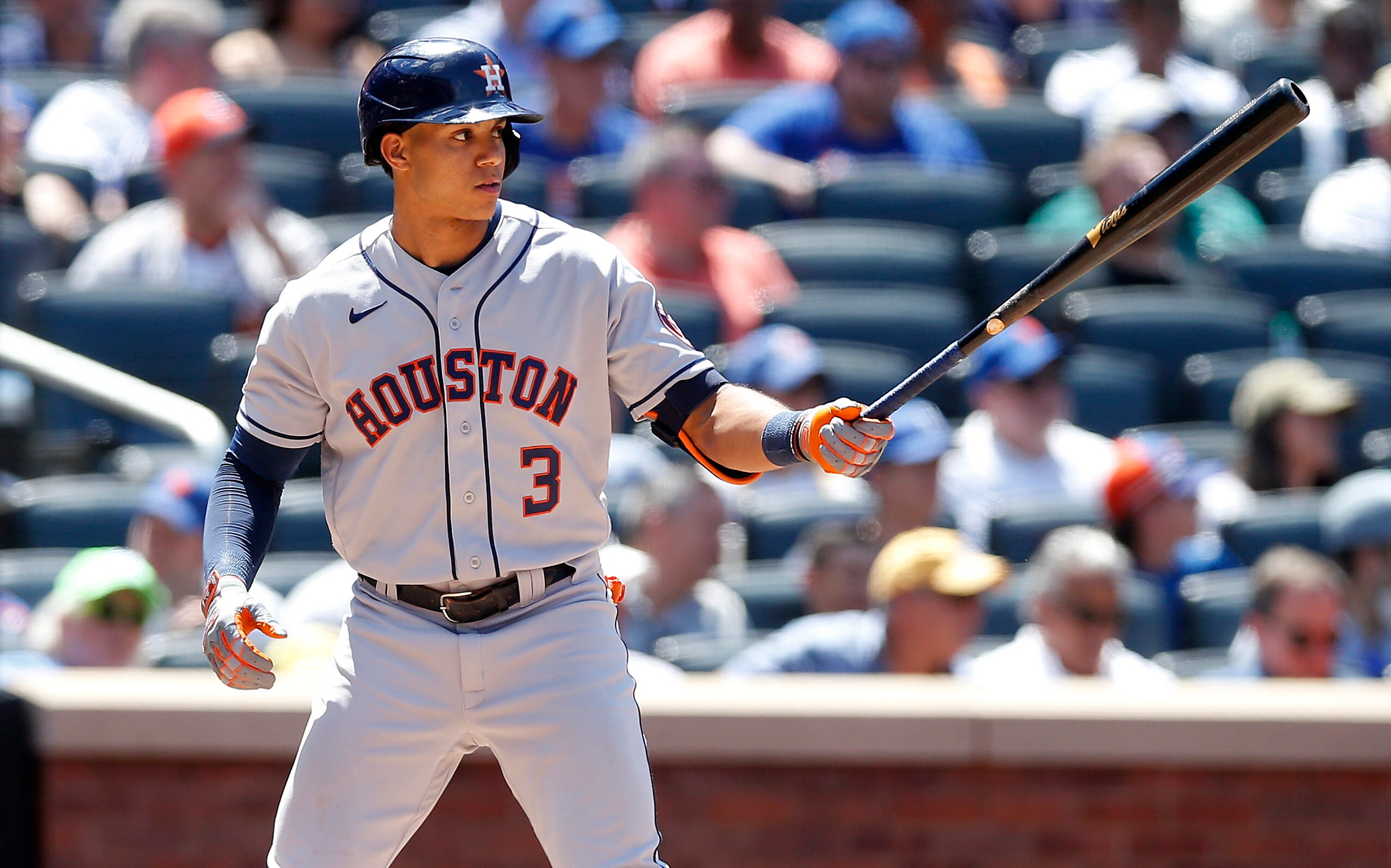 NEW YORK, NEW YORK - JUNE 29: (NEW YORK DAILIES OUT)  Jeremy Pena #3 of the Houston Astros in action against the New York Mets at Citi Field on June 29, 2022 in New York City. The Astros defeated the Mets 2-0. (Photo by Jim McIsaac/Getty Images)