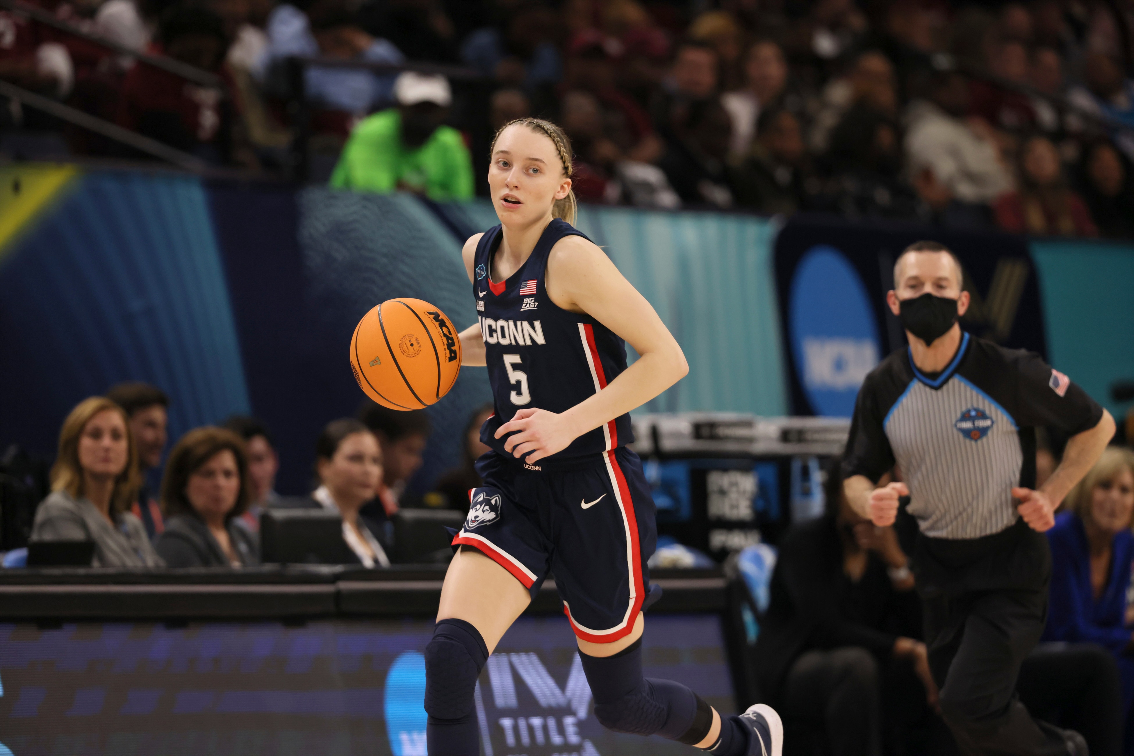 College Basketball: NCAA Final Four:  UConn Paige Bueckers (5) in action, dribbles vs Stanford at Target Center. 
Minneapolis, MN 4/1/2022
CREDIT: David E. Klutho (Photo by David E. Klutho/Sports Illustrated via Getty Images)
(Set Number: X163998 TK2)