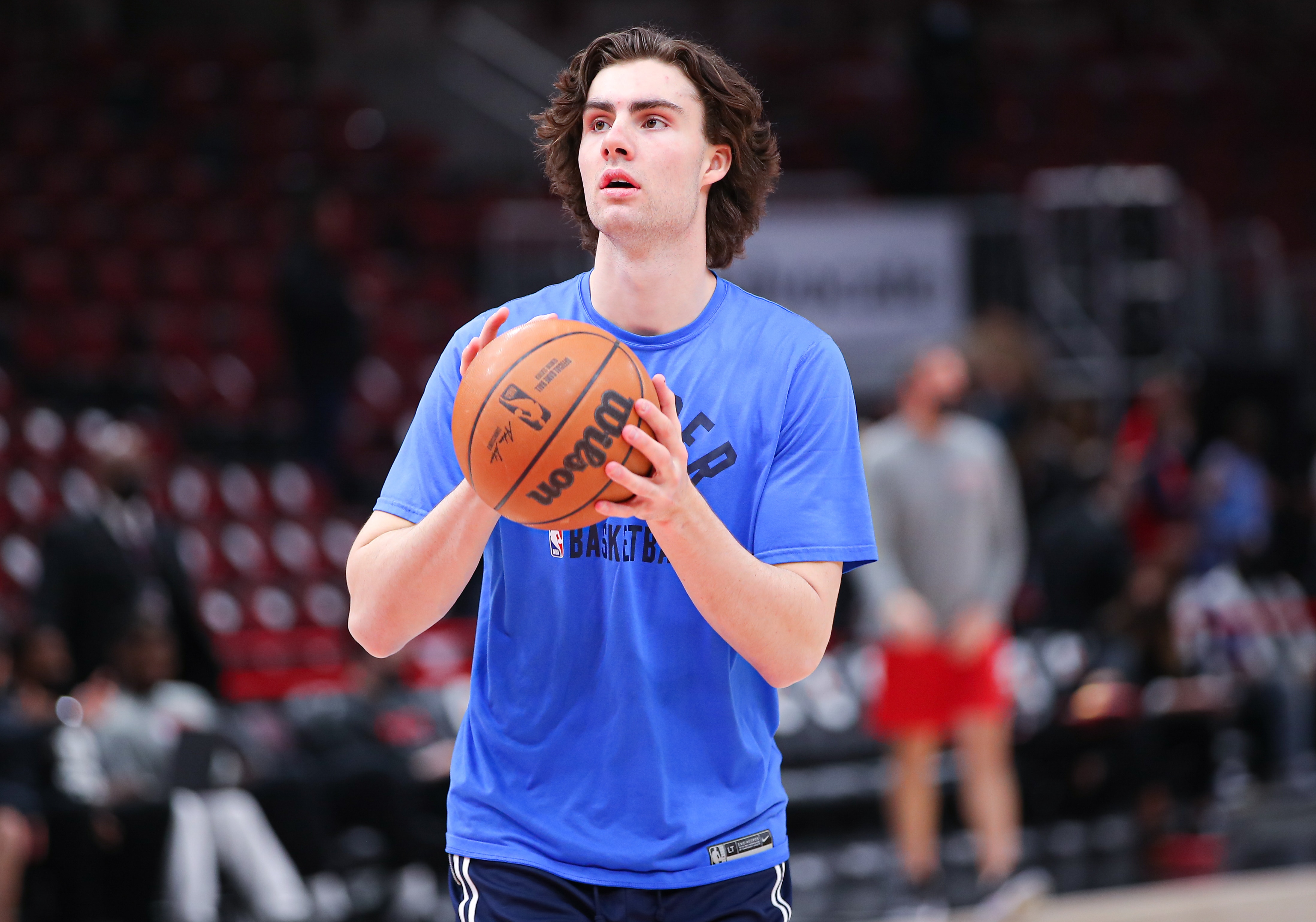 CHICAGO, IL - FEBRUARY 12: Oklahoma City Thunder guard Josh Giddey (3) looks on before attempting a shot before a NBA game between the Oklahoma City Thunder and the Chicago Bulls on February 12, 2022 at the United Center in Chicago, IL. (Photo by Melissa Tamez/Icon Sportswire via Getty Images)