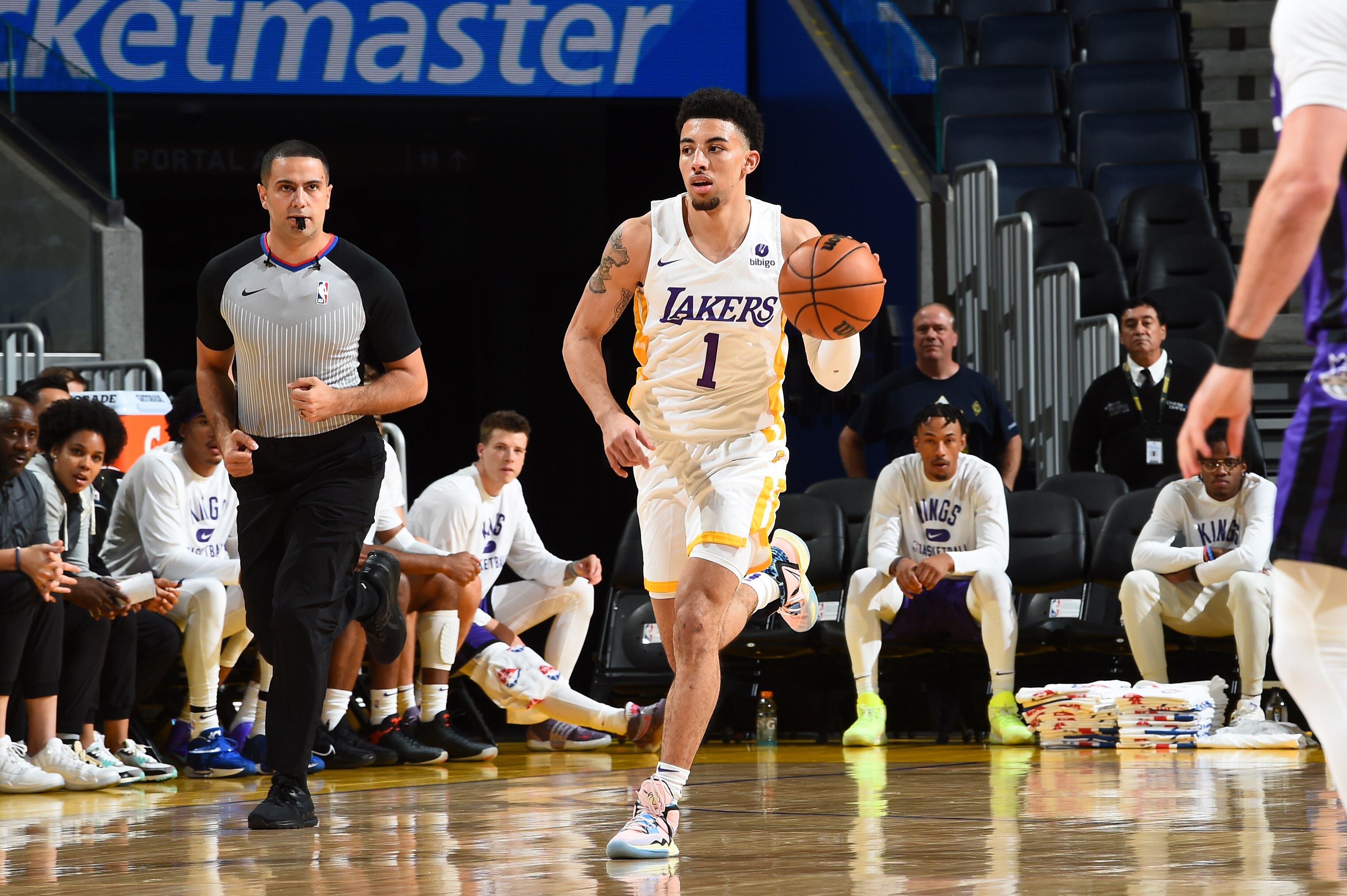 SAN FRANCISCO, CA - JULY 5: Scotty Pippen Jr. #1 of the Los Angeles Lakers dribbles the ball against the Sacramento Kings during the 2022 California Classic on July 5, 2022 at Chase Center in San Francisco, California. NOTE TO USER: User expressly acknowledges and agrees that, by downloading and or using this photograph, user is consenting to the terms and conditions of Getty Images License Agreement. Mandatory Copyright Notice: Copyright 2022 NBAE (Photo by Noah Graham/NBAE via Getty Images)