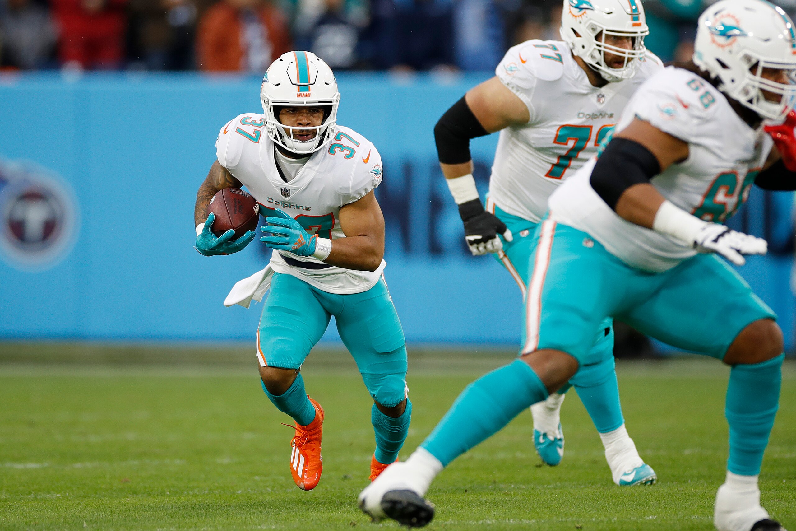 NASHVILLE, TENNESSEE - JANUARY 02: Myles Gaskin #37 of the Miami Dolphins runs the ball during the first quarter against the Tennessee Titans at Nissan Stadium on January 02, 2022 in Nashville, Tennessee. (Photo by Silas Walker/Getty Images)