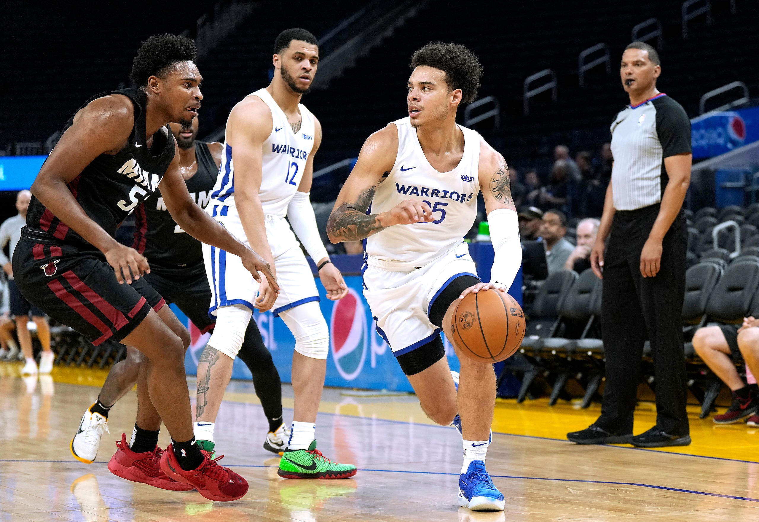 SAN FRANCISCO, CALIFORNIA - JULY 05: Lester Quinones #25 of the Golden State Warrior dribbles the ball against the Miami Heat in the second half during the California Classic at Chase Center on July 05, 2022 in San Francisco, California. NOTE TO USER: User expressly acknowledges and agrees that, by downloading and or using this photograph, User is consenting to the terms and conditions of the Getty Images License Agreement. (Photo by Thearon W. Henderson/Getty Images)