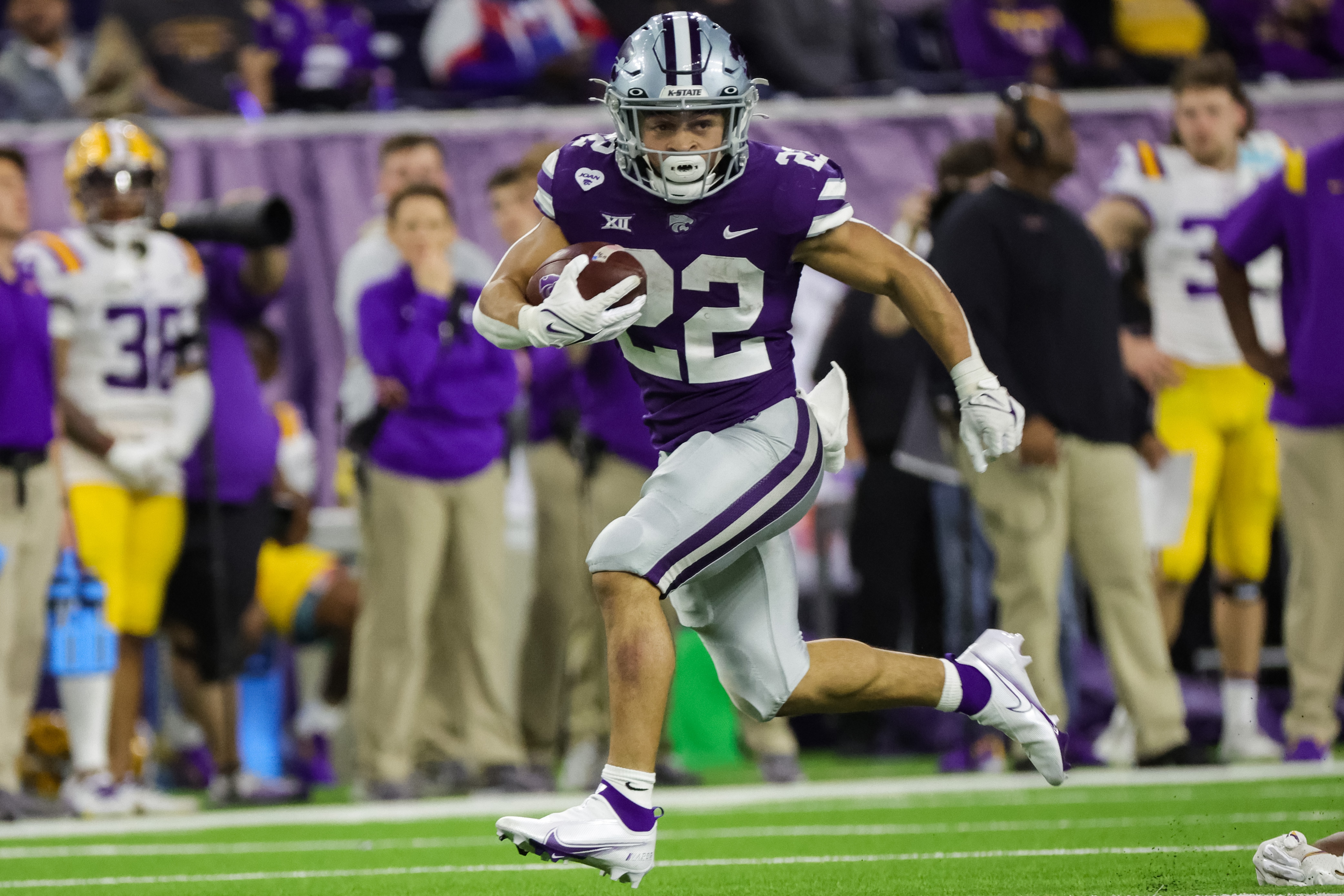 HOUSTON, TEXAS - JANUARY 04: Deuce Vaughn #22 of the Kansas State Wildcats rushes during the second half of the TaxAct Texas Bowl against the LSU Tigers at NRG Stadium on January 04, 2022 in Houston, Texas. (Photo by Carmen Mandato/Getty Images)