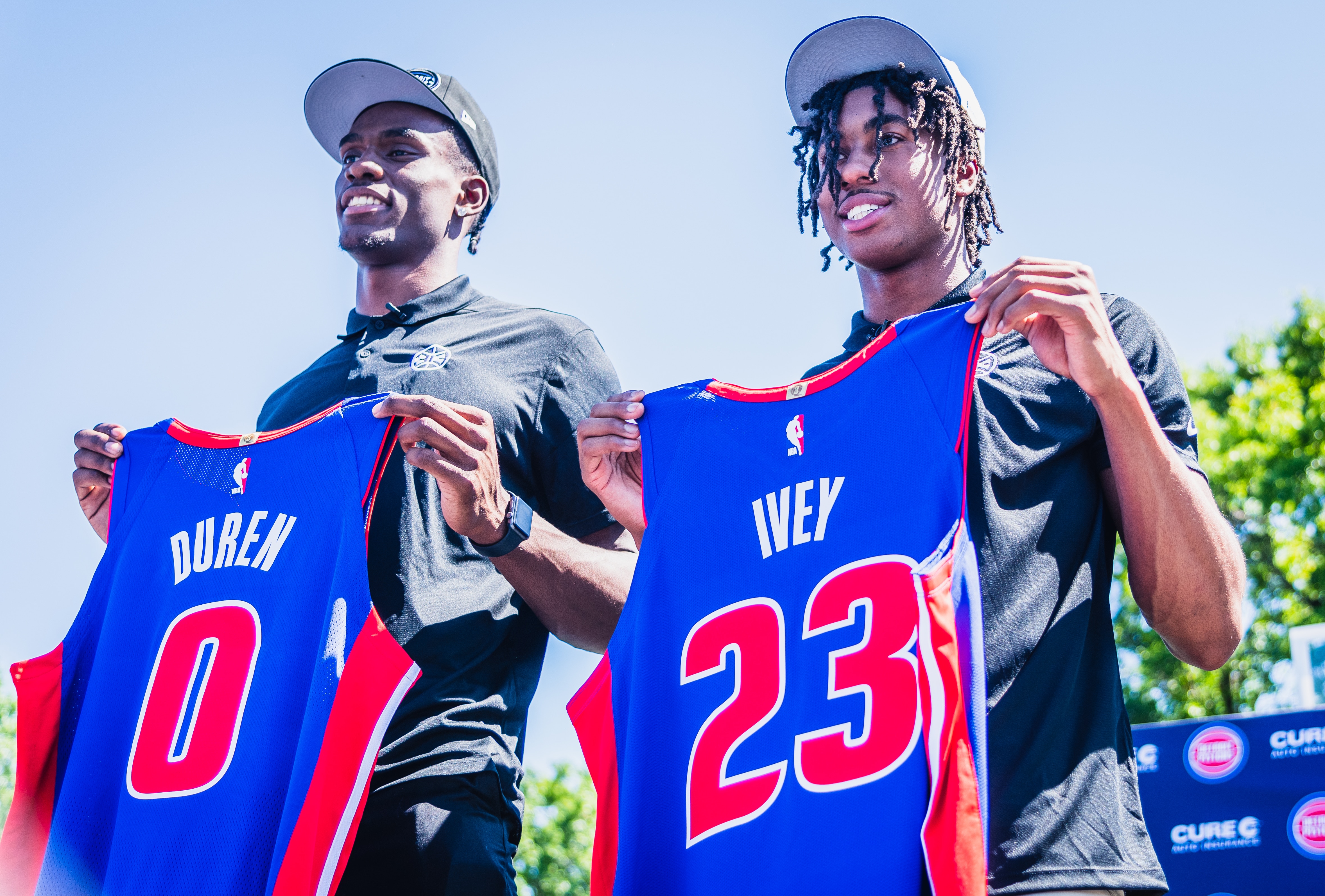 DETROIT, MICHIGAN - JUNE 24: Detroit Pistons draft picks Jalen Duren and Jaden Ivey holds new jerseys during the Detroit Pistons Draft Press Conference at Rouge Park on June 24, 2022 in Detroit, Michigan. NOTE TO USER: User expressly acknowledges and agrees that, by downloading and or using this photograph, User is consenting to the terms and conditions of the Getty Images License Agreement. Mandatory Copyright Notice: Copyright 2022 NBAE (Photo by Chris Schwegler/NBAE via Getty Images)