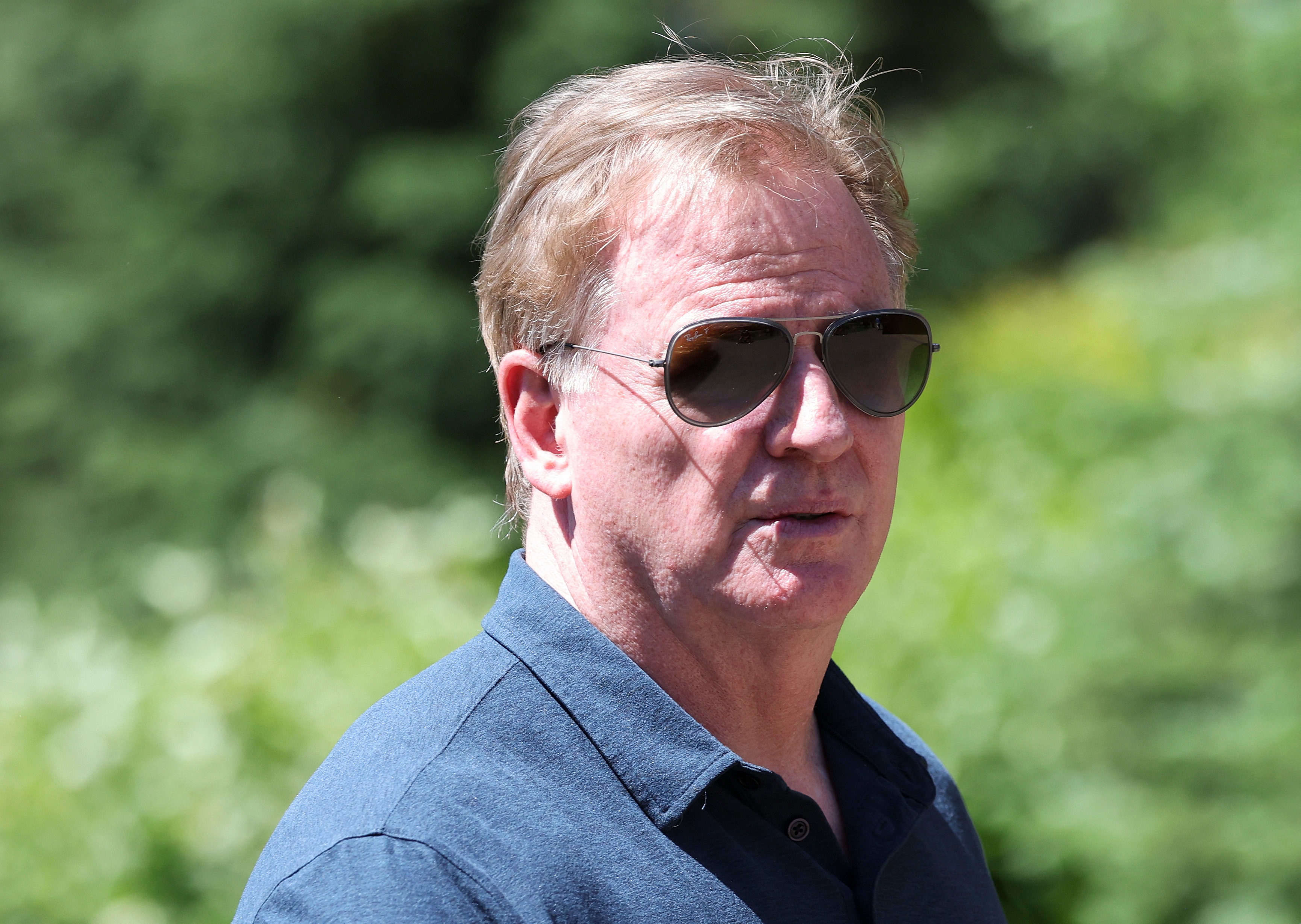SUN VALLEY, IDAHO - JULY 06:  NFL Commissioner Roger Goodell walks to lunch during the Allen & Company Sun Valley Conference on July 06, 2022 in Sun Valley, Idaho. The world's most wealthy and powerful businesspeople from the media, finance, and technology will converge at the Sun Valley Resort this week for the exclusive conference. (Photo by Kevin Dietsch/Getty Images)