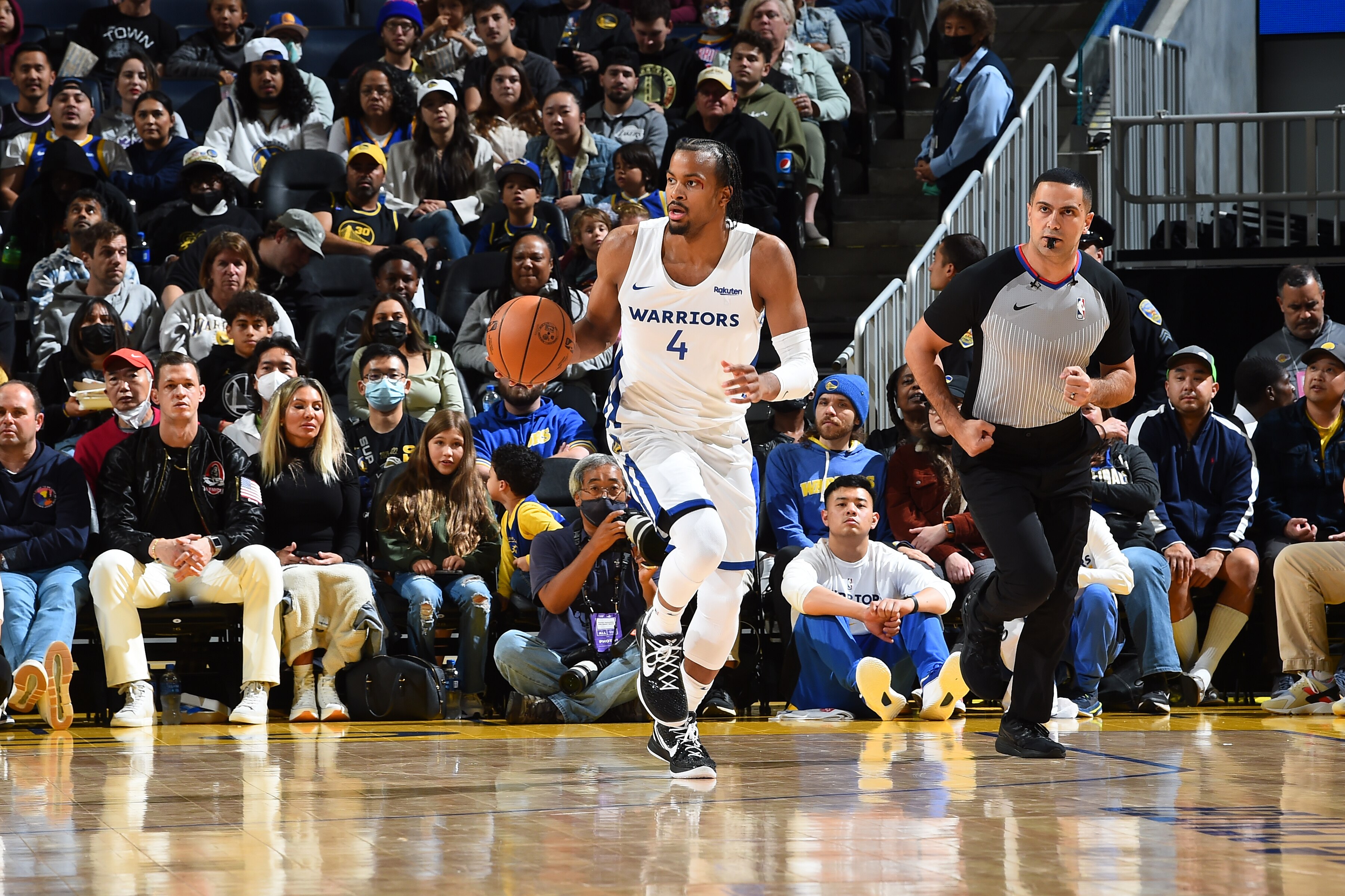 SAN FRANCISCO, CA - JULY 3: Moses Moody #4 of Golden State Warriors handles the ball during the  2022 California  Class against the Los Angeles Lakers during the 2022  Salt Lake City Summer League on July 3, 2022 at Chase Center in San Francisco, California. NOTE TO USER: User expressly acknowledges and agrees that, by downloading and or using this photograph, user is consenting to the terms and conditions of Getty Images License Agreement. Mandatory Copyright Notice: Copyright 2022 NBAE (Photo by Noah Graham/NBAE via Getty Images)