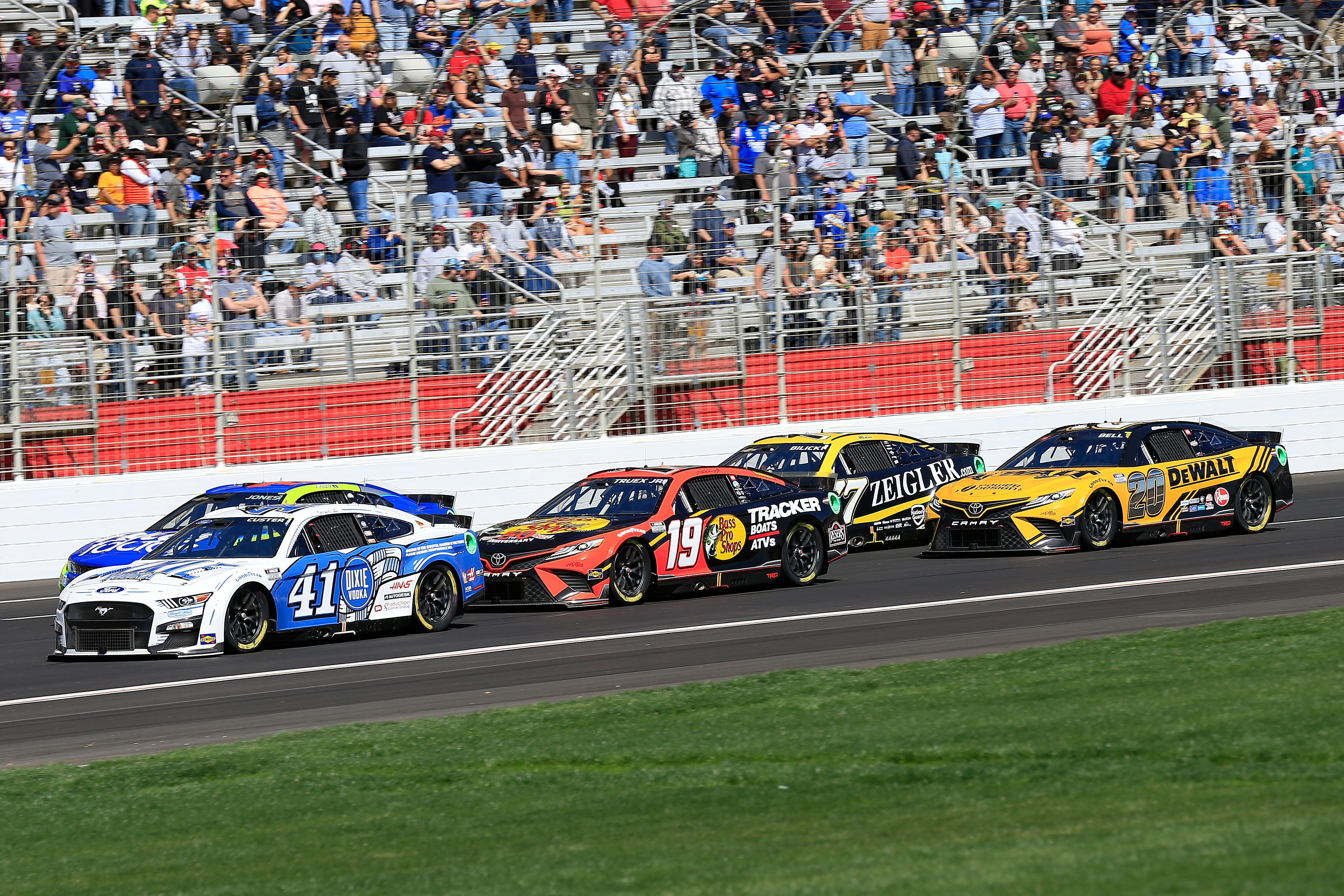 HAMPTON, GA - MARCH 20: General race action during the 64th Annual Folds of Honor QuikTrip 500 NASCAR Cup Series Series race on March 20, 2022 at the newly repaved and reconfigured Atlanta Motor Speedway in Hampton, Georgia.  (Photo by David J. Griffin/Icon Sportswire via Getty Images)