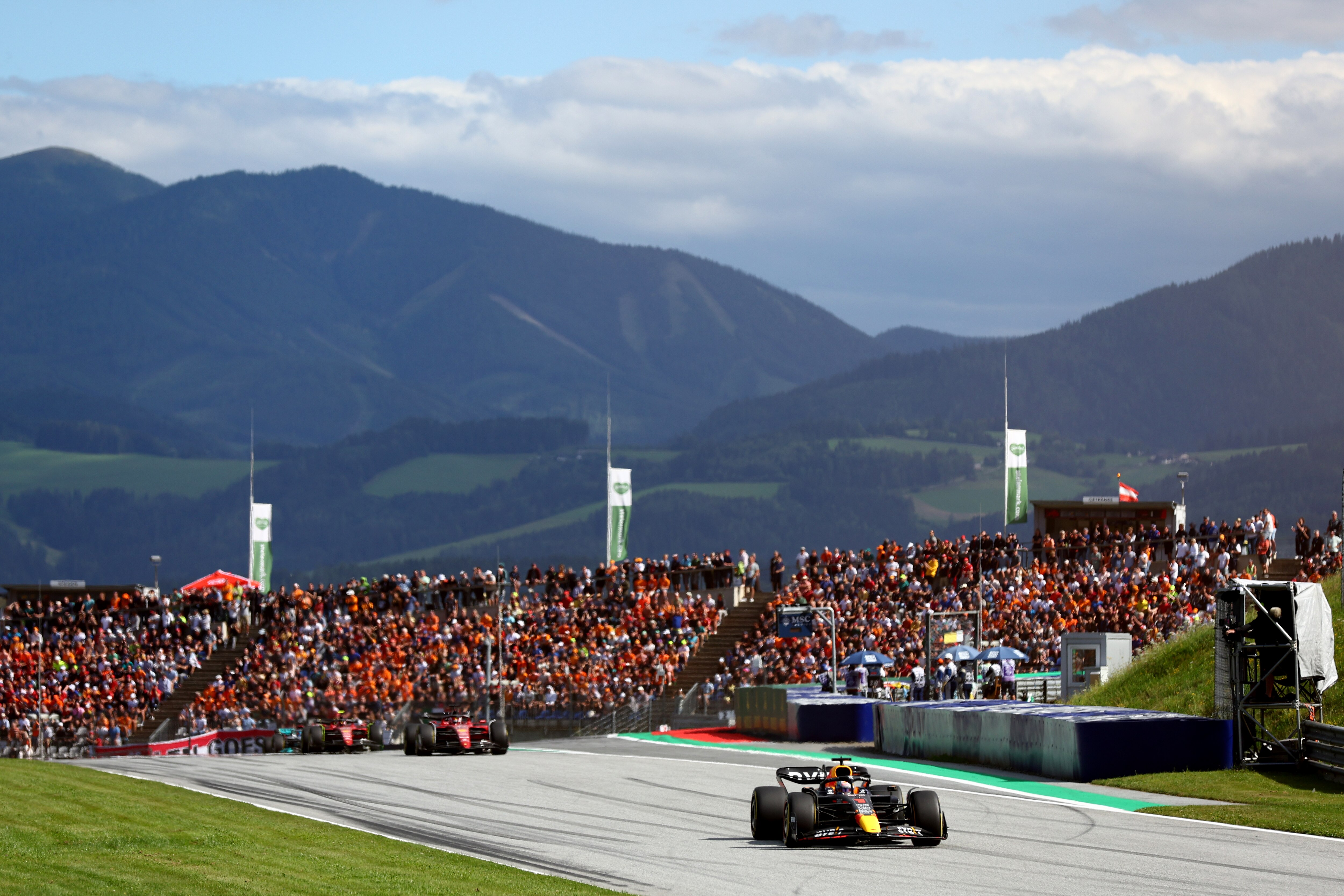 SPIELBERG, AUSTRIA - JULY 09: Max Verstappen of the Netherlands driving the (1) Oracle Red Bull Racing RB18 leads Charles Leclerc of Monaco driving (16) the Ferrari F1-75 during the F1 Grand Prix of Austria Sprint at Red Bull Ring on July 09, 2022 in Spielberg, Austria. (Photo by Clive Rose/Getty Images) SPIELBERG, AUSTRIA - JULY 09: Max Verstappen of the Netherlands driving the (1) Oracle Red Bull Racing RB18 leads Charles Leclerc of Monaco driving (16) the Ferrari F1-75 during the F1 Grand Prix of Austria Sprint at Red Bull Ring on July 09, 2022 in Spielberg, Austria. (Photo by Clive Rose/Getty Images)