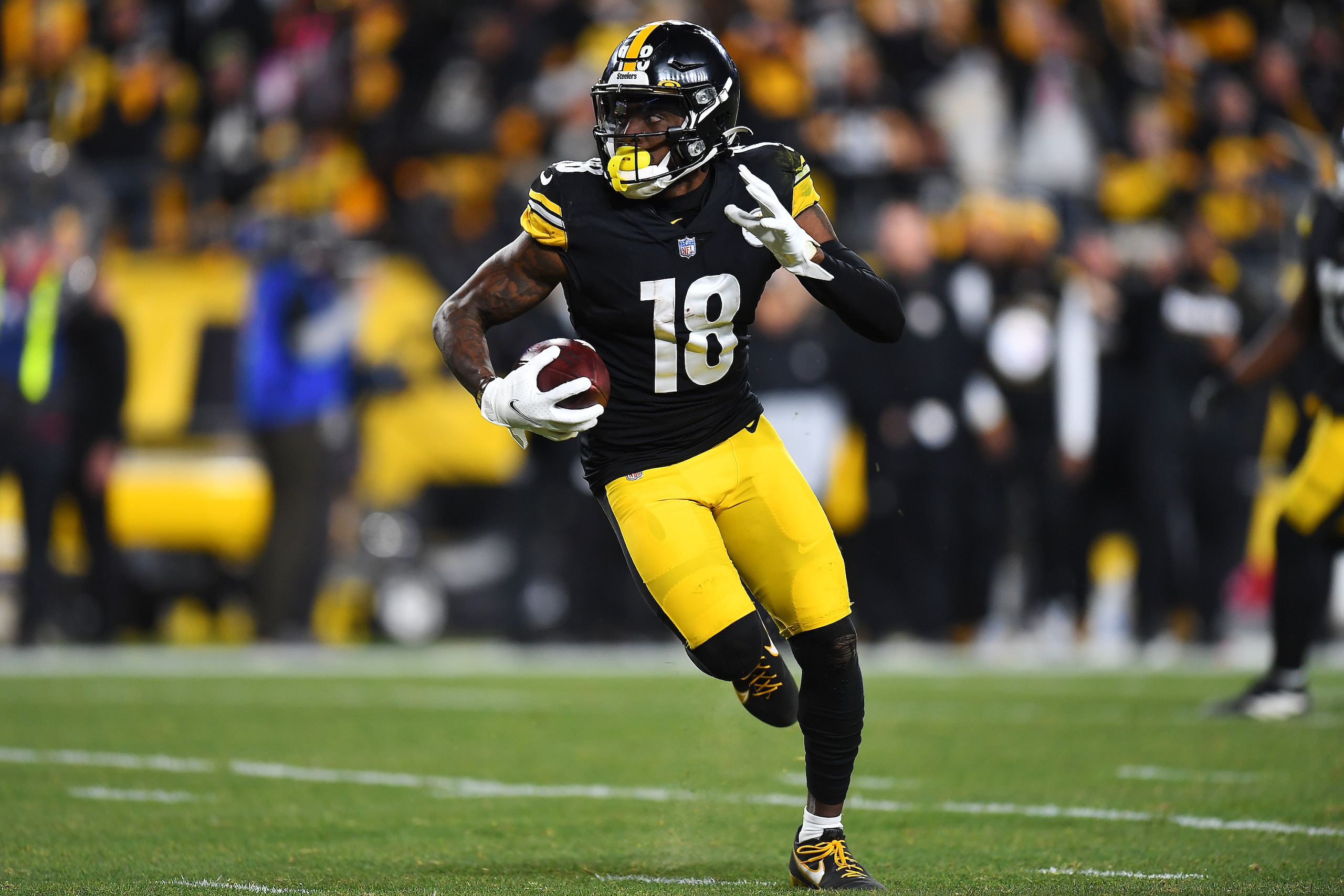 PITTSBURGH, PENNSYLVANIA - DECEMBER 05: Diontae Johnson #18 of the Pittsburgh Steelers carries the ball for a touchdown during the fourth quarter against the Baltimore Ravens at Heinz Field on December 05, 2021 in Pittsburgh, Pennsylvania. (Photo by Joe Sargent/Getty Images) PITTSBURGH, PENNSYLVANIA - DECEMBER 05: Diontae Johnson #18 of the Pittsburgh Steelers carries the ball for a touchdown during the fourth quarter against the Baltimore Ravens at Heinz Field on December 05, 2021 in Pittsburgh, Pennsylvania. (Photo by Joe Sargent/Getty Images)