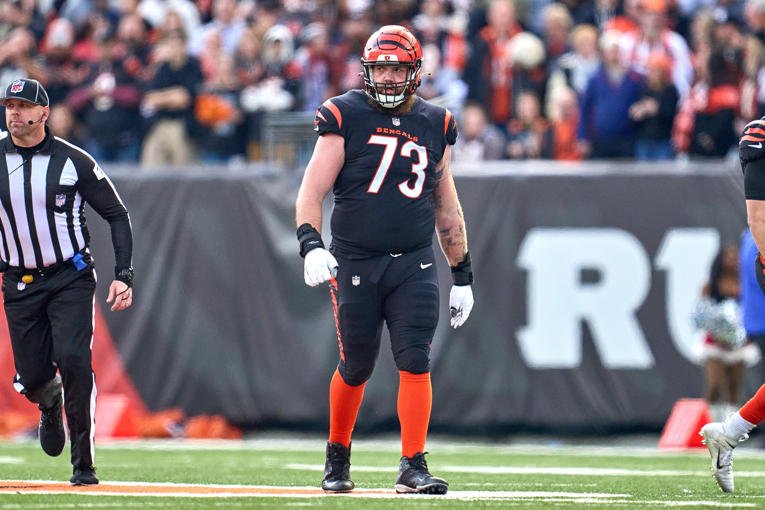 CINCINNATI, OH - DECEMBER 26: Cincinnati Bengals offensive tackle Jonah Williams (73) looks on during a game between the Cincinnati Bengals and the Baltimore Ravens on December 26, 2021, at Paul Brown Stadium in Cincinnati, OH. (Photo by Robin Alam/Icon Sportswire via Getty Images) CINCINNATI, OH - DECEMBER 26: Cincinnati Bengals offensive tackle Jonah Williams (73) looks on during a game between the Cincinnati Bengals and the Baltimore Ravens on December 26, 2021, at Paul Brown Stadium in Cincinnati, OH. (Photo by Robin Alam/Icon Sportswire via Getty Images)