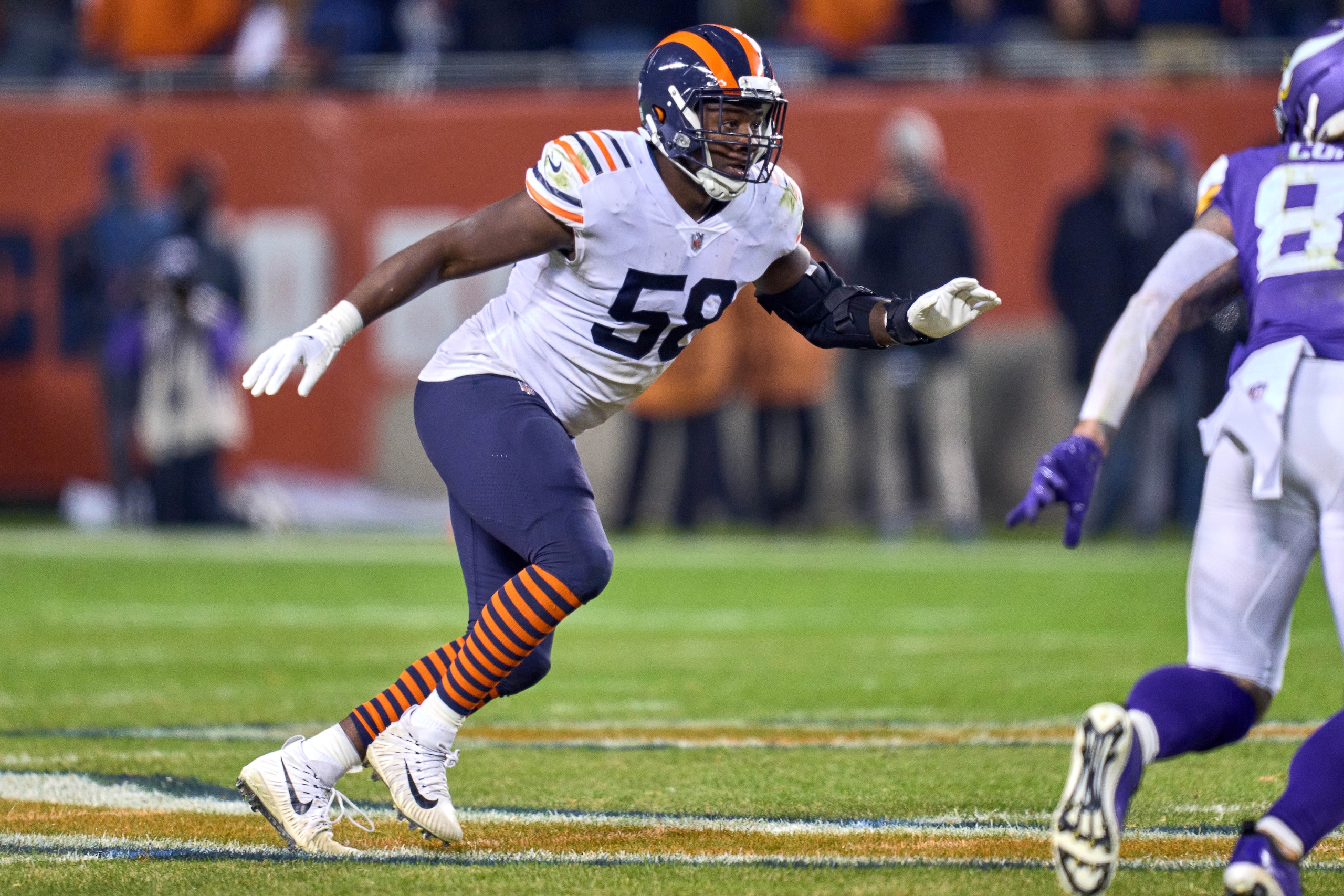 CHICAGO, IL - DECEMBER 20: Chicago Bears inside linebacker Roquan Smith (58) runs in action during a game between the Chicago Bears and the Minnesota Vikings on December 20, 2021, at Soldier Field in Chicago, IL. (Photo by Robin Alam/Icon Sportswire via Getty Images)