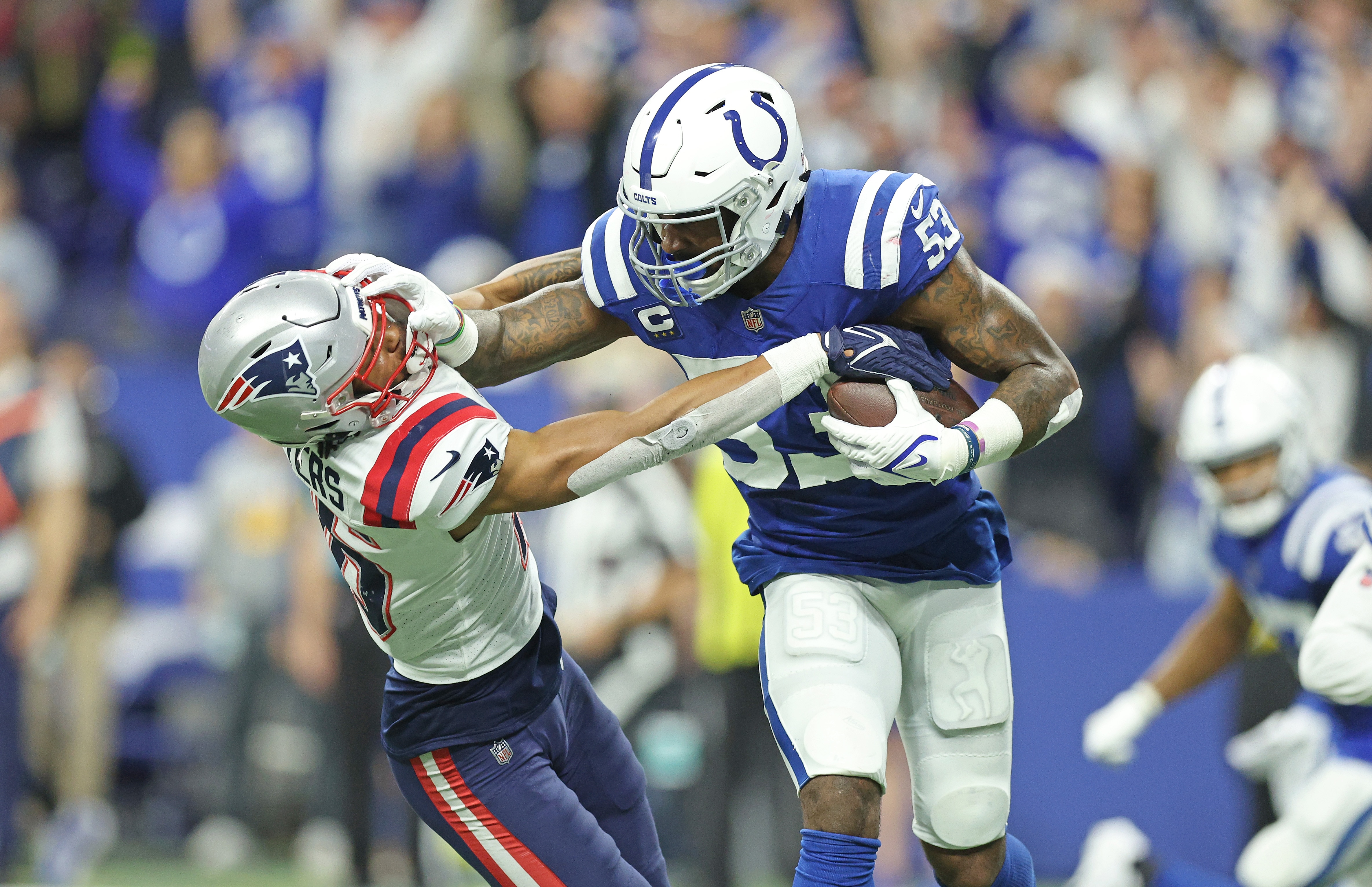 INDIANAPOLIS, INDIANA - DECEMBER 18: Darius Leonard #53 of the Indianapolis Colts against the New England Patriots at Lucas Oil Stadium on December 18, 2021 in Indianapolis, Indiana. (Photo by Andy Lyons/Getty Images)