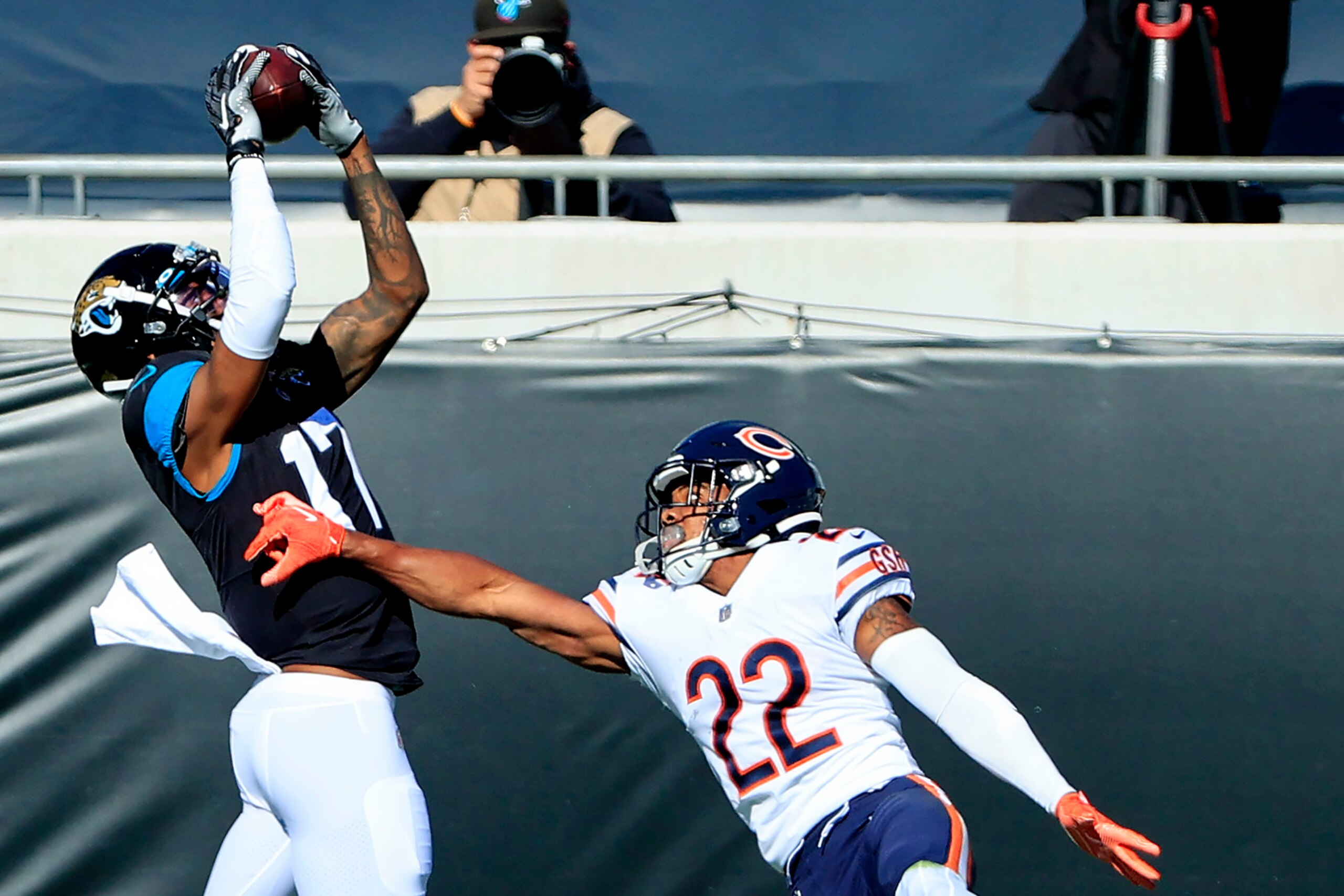 JACKSONVILLE, FLORIDA - DECEMBER 27: DJ Chark Jr. #17 of the Jacksonville Jaguars catches a touchdown pass from Mike Glennon #2 over Kindle Vildor #22 of the Chicago Bears at TIAA Bank Field on December 27, 2020 in Jacksonville, Florida. (Photo by Sam Greenwood/Getty Images)