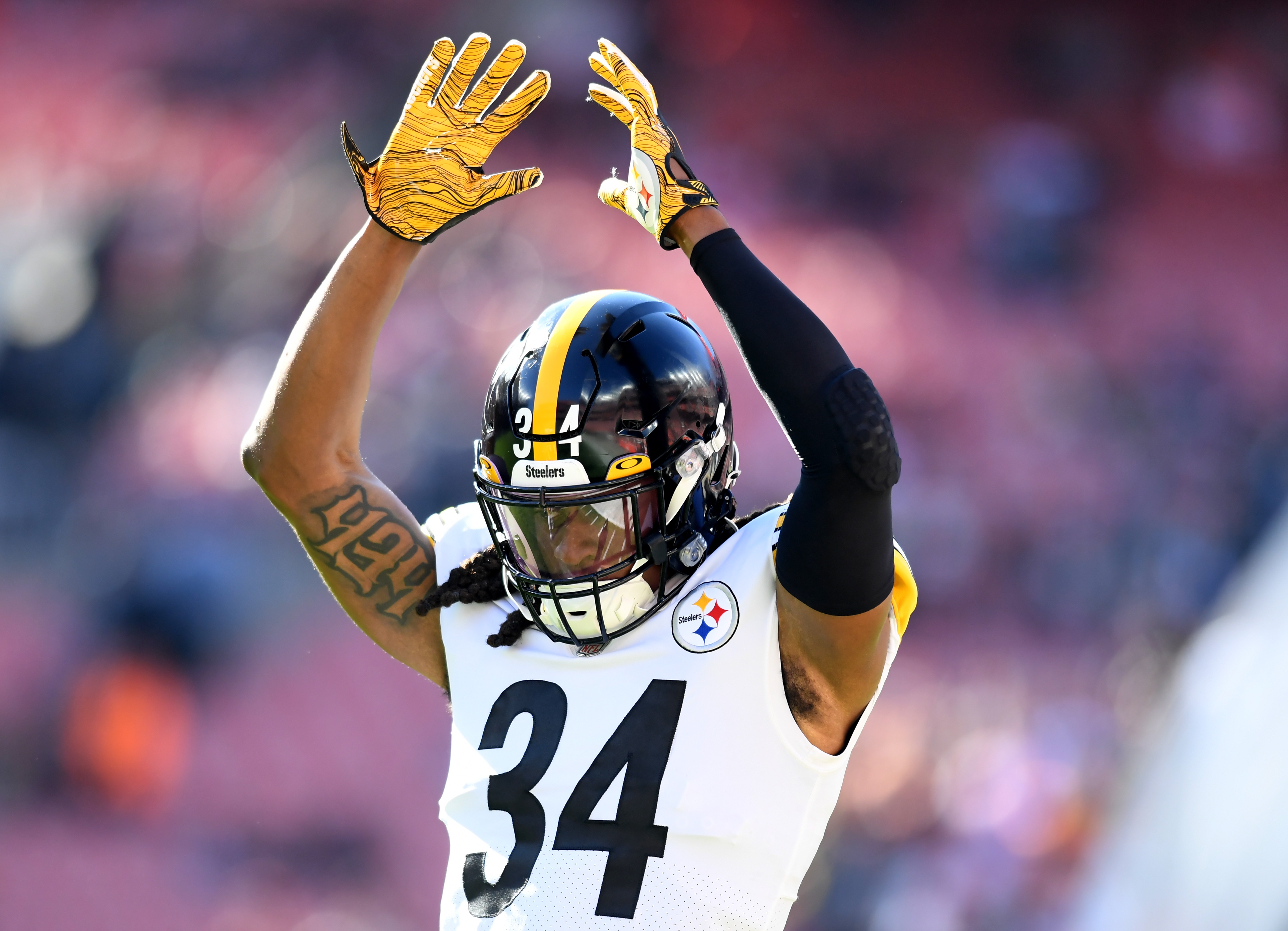 CLEVELAND, OHIO - OCTOBER 31: Terrell Edmunds #34 of the Pittsburgh Steelers warms up before a game against the Cleveland Browns at FirstEnergy Stadium on October 31, 2021 in Cleveland, Ohio. (Photo by Nick Cammett/Getty Images)