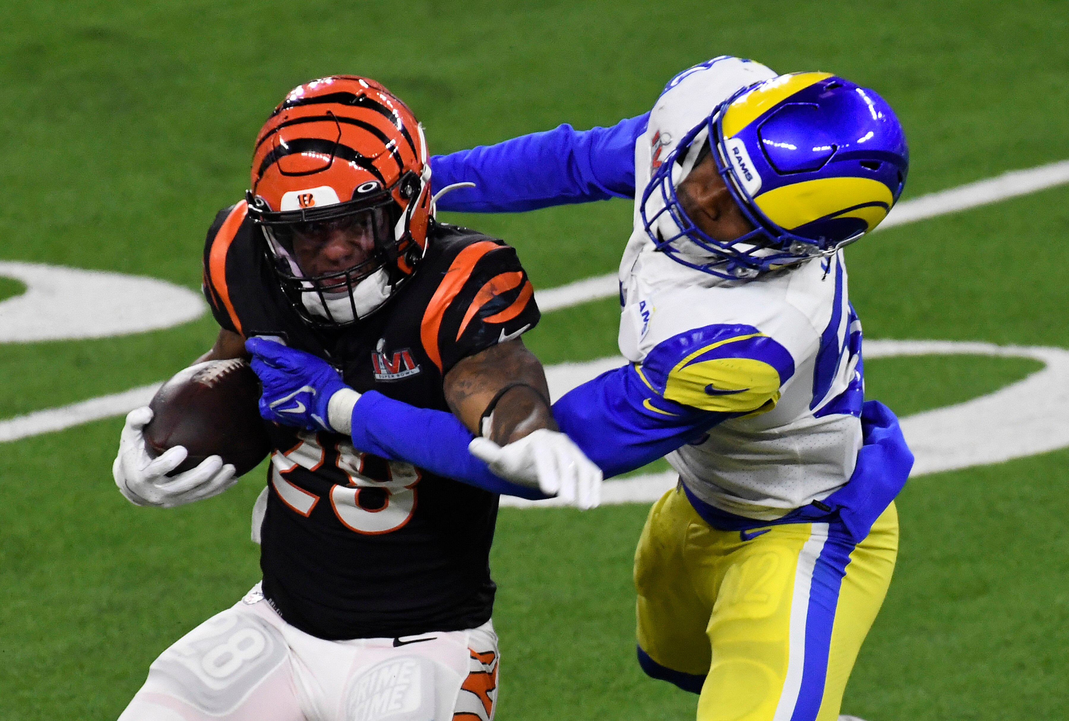 INGLEWOOD, CALIFORNIA - FEBRUARY 13: Ernest Jones #50 of the Los Angeles Rams tackles Joe Mixon #28 of the Cincinnati Bengals during Super Bowl LVI at SoFi Stadium on February 13, 2022 in Inglewood, California. (Photo by Focus on Sport/Getty Images)