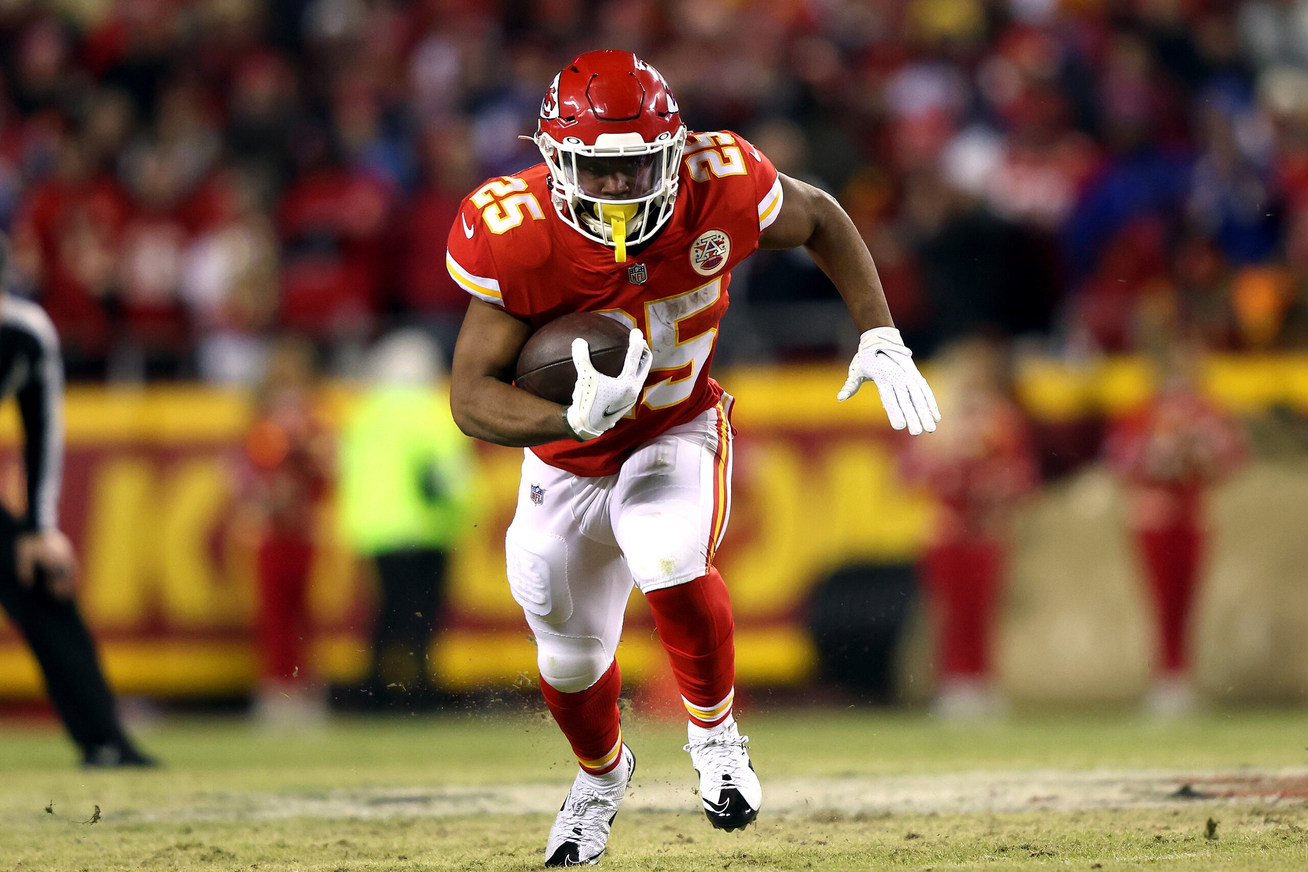 KANSAS CITY, MISSOURI - JANUARY 23: Clyde Edwards-Helaire #25 of the Kansas City Chiefs runs with the ball during the game against the Buffalo Bills in the AFC Divisional Playoff game at Arrowhead Stadium on January 23, 2022 in Kansas City, Missouri. (Photo by Jamie Squire/Getty Images)