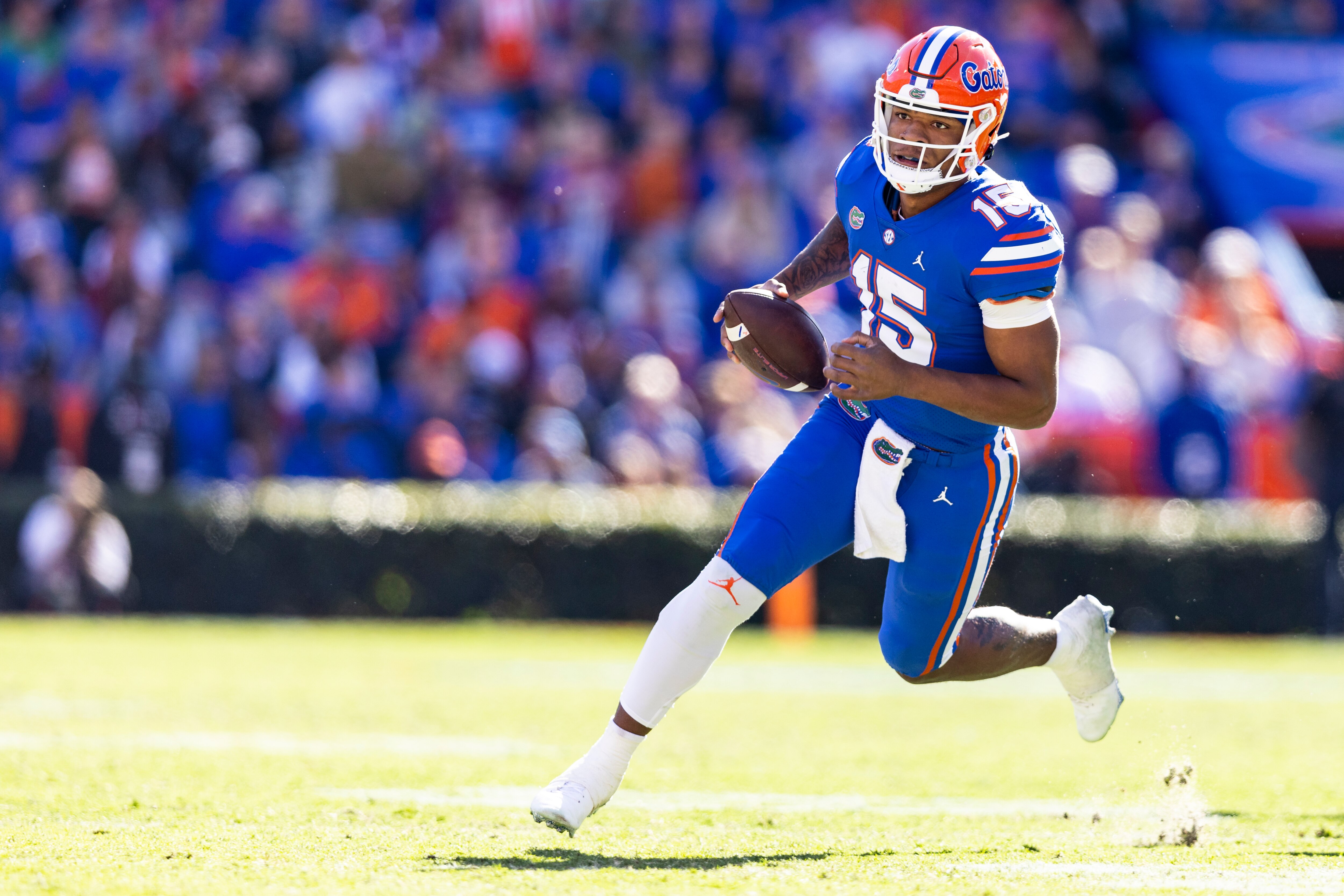 GAINESVILLE, FLORIDA - NOVEMBER 27: Anthony Richardson #15 of the Florida Gators runs for yardage during the third quarter of a game against the Florida State Seminoles at Ben Hill Griffin Stadium on November 27, 2021 in Gainesville, Florida. (Photo by James Gilbert/Getty Images)