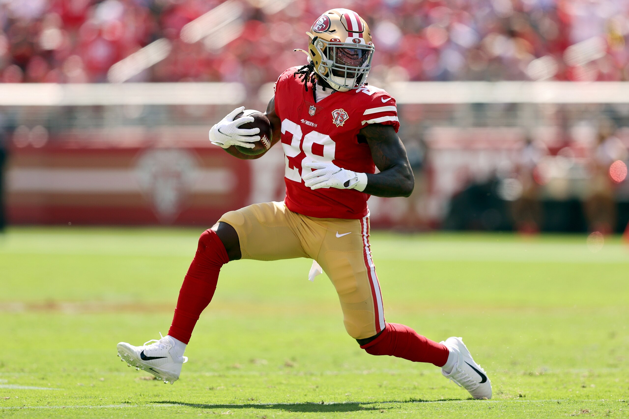 SANTA CLARA, CALIFORNIA - OCTOBER 03: Trey Sermon #28 of the San Francisco 49ers runs the ball during the first quarter against the Seattle Seahawks at Levi's Stadium on October 03, 2021 in Santa Clara, California. (Photo by Ezra Shaw/Getty Images) SANTA CLARA, CALIFORNIA - OCTOBER 03: Trey Sermon #28 of the San Francisco 49ers runs the ball during the first quarter against the Seattle Seahawks at Levi's Stadium on October 03, 2021 in Santa Clara, California. (Photo by Ezra Shaw/Getty Images)