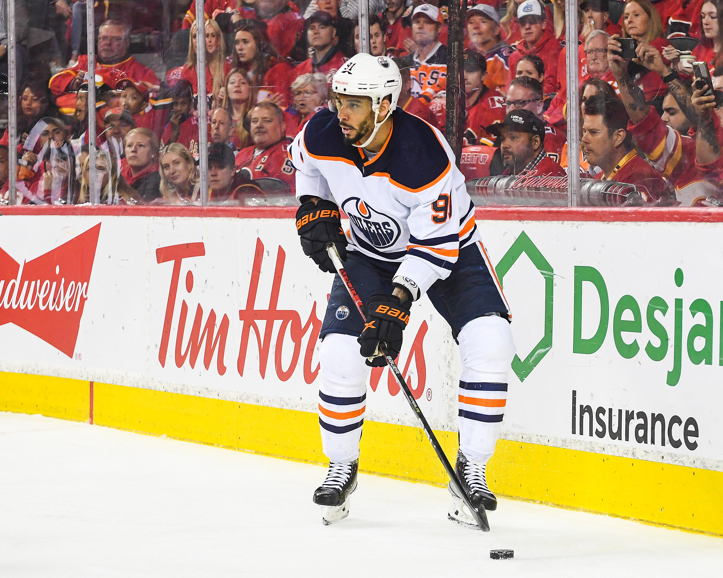 CALGARY, AB - MAY 26: Evander Kane #91 of the Edmonton Oilers in action against the Calgary Flames during Game Five of the Second Round of the 2022 Stanley Cup Playoffs at Scotiabank Saddledome on May 26, 2022 in Calgary, Alberta, Canada. The Oilers defeated the Flames 5-4 in overtime to win the series four games to one. (Photo by Derek Leung/Getty Images)