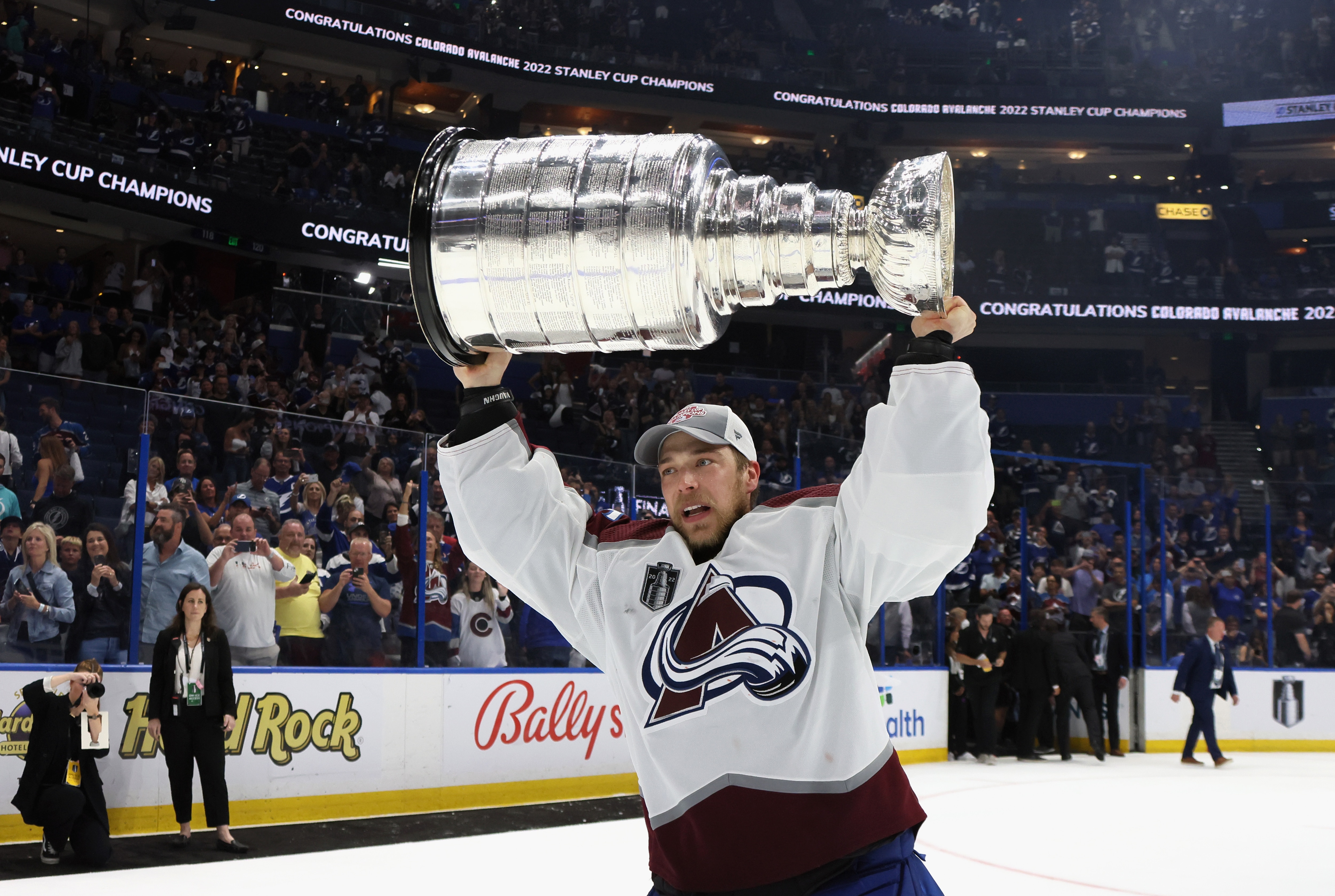 TAMPA, FLORIDA - JUNE 26: Darcy Kuemper #35 of the Colorado Avalanche carries the Stanley Cup following the series winning victory over the Tampa Bay Lightning in Game Six of the 2022 NHL Stanley Cup Final at Amalie Arena on June 26, 2022 in Tampa, Florida. (Photo by Bruce Bennett/Getty Images)