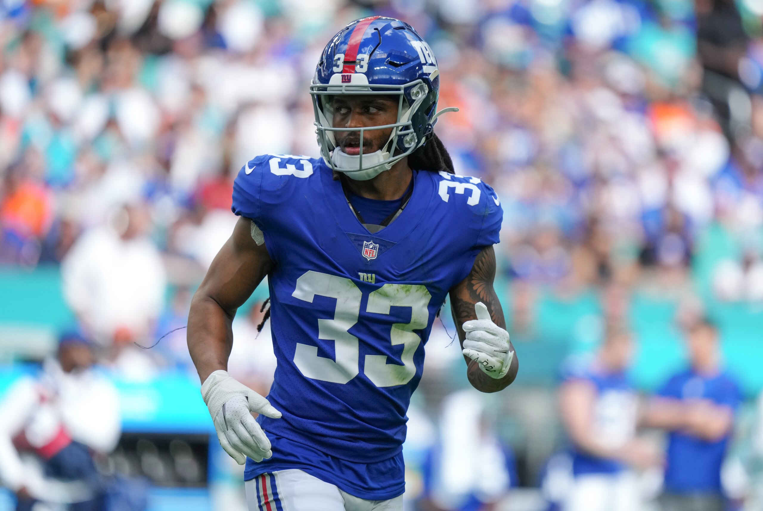MIAMI GARDENS, FLORIDA - DECEMBER 05: Aaron Robinson #33 of the New York Giants in action against the Miami Dolphins at Hard Rock Stadium on December 05, 2021 in Miami Gardens, Florida. (Photo by Mark Brown/Getty Images) MIAMI GARDENS, FLORIDA - DECEMBER 05: Aaron Robinson #33 of the New York Giants in action against the Miami Dolphins at Hard Rock Stadium on December 05, 2021 in Miami Gardens, Florida. (Photo by Mark Brown/Getty Images)