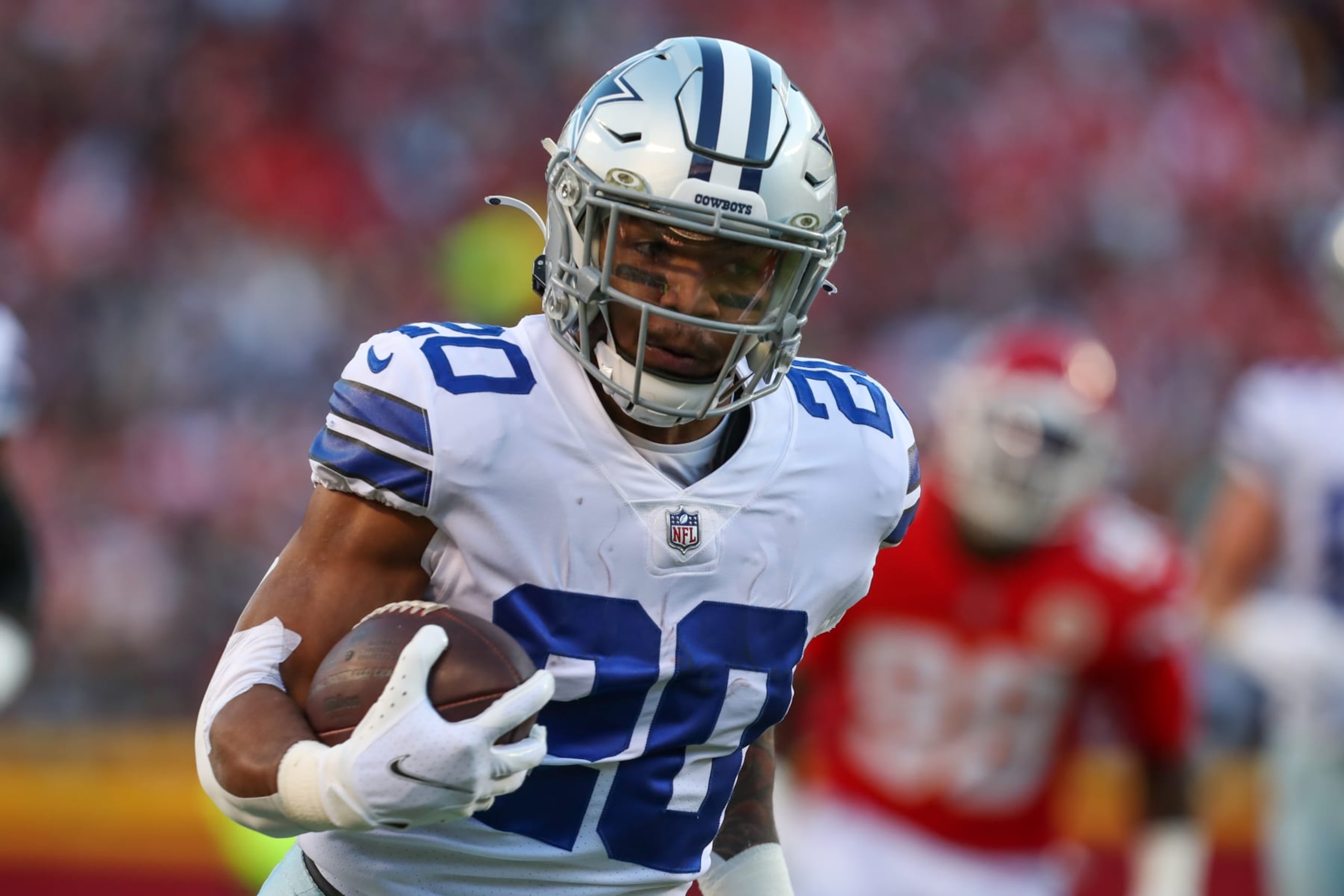 KANSAS CITY, MO - NOVEMBER 21: Dallas Cowboys running back Tony Pollard (20) runs with the ball in the first quarter of an NFL football game between the Dallas Cowboys and Kansas City Chiefs on Nov 21, 2021 at GEHA Field at Arrowhead Stadium in Kansas City, MO. (Photo by Scott Winters/Icon Sportswire via Getty Images) KANSAS CITY, MO - NOVEMBER 21: Dallas Cowboys running back Tony Pollard (20) runs with the ball in the first quarter of an NFL football game between the Dallas Cowboys and Kansas City Chiefs on Nov 21, 2021 at GEHA Field at Arrowhead Stadium in Kansas City, MO. (Photo by Scott Winters/Icon Sportswire via Getty Images)