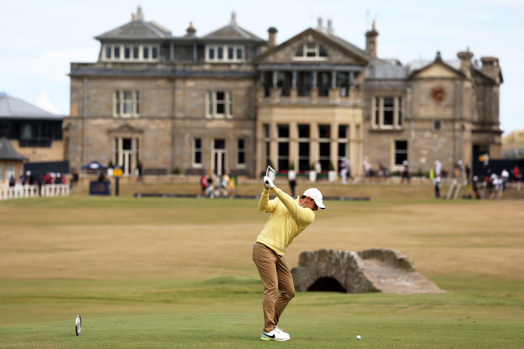 ST ANDREWS, SCOTLAND - JULY 14: Rory McIlroy of Northern Ireland tees off the 18th hole during Day One of The 150th Open at St Andrews Old Course on July 14, 2022 in St Andrews, Scotland. (Photo by Harry How/Getty Images)
