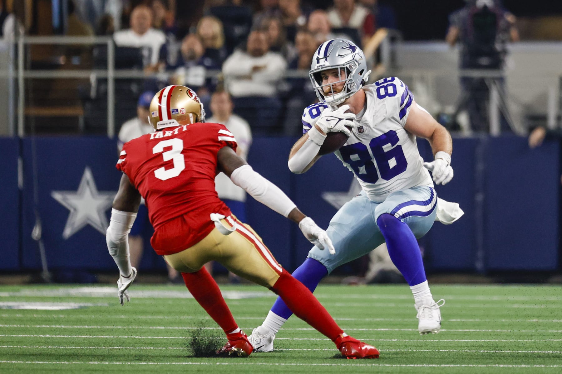 ARLINGTON, TX - JANUARY 16: Dallas Cowboys tight end Dalton Schultz (86) tries to run around San Francisco 49ers safety Jaquiski Tartt (3) during the NFC Wild Card game between the Dallas Cowboys and the San Francisco 49ers on January 16, 2022 at AT&T Stadium in Arlington, Texas. (Photo by Matthew Pearce/Icon Sportswire via Getty Images)