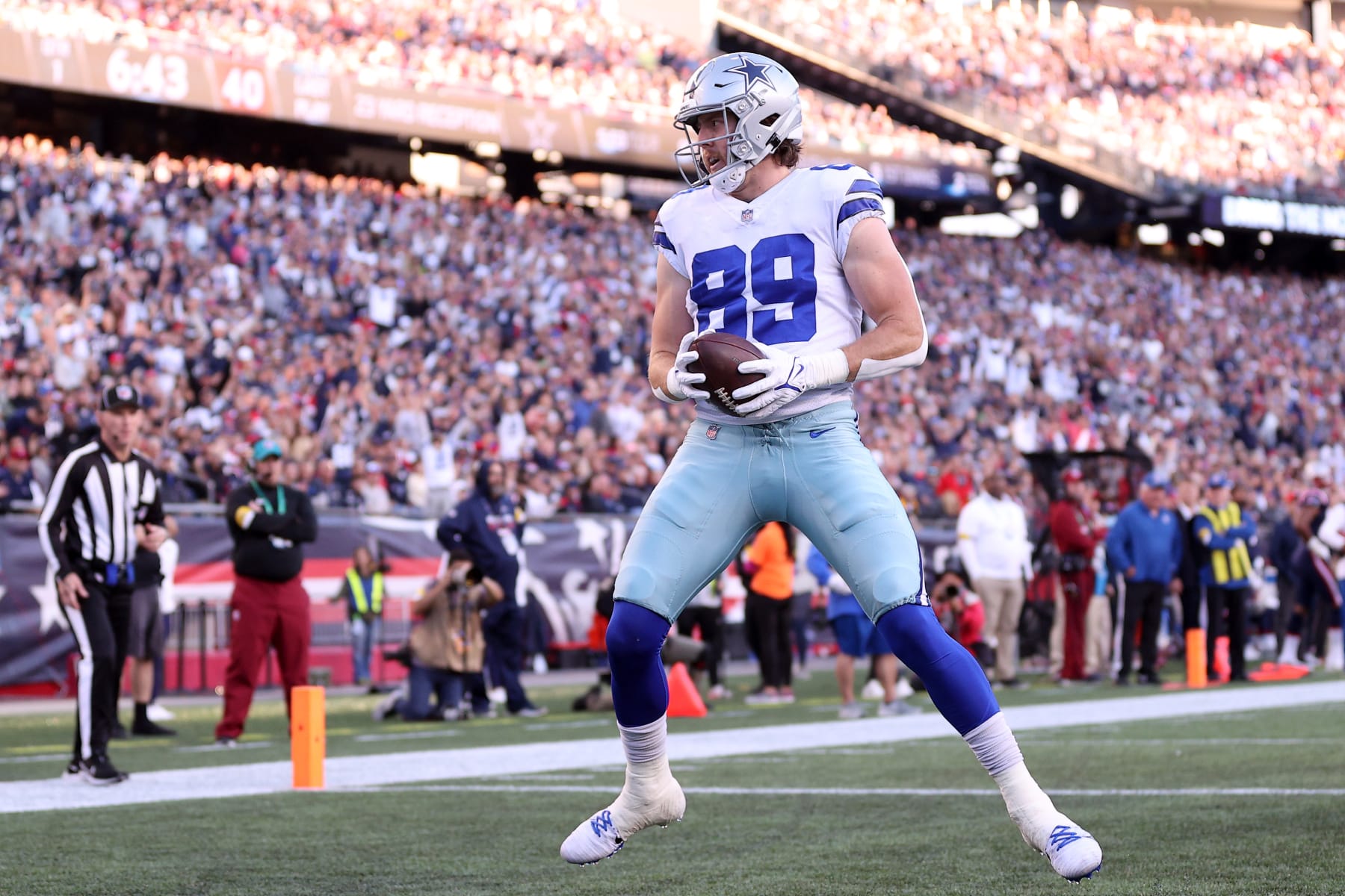 FOXBOROUGH, MASSACHUSETTS - OCTOBER 17: Blake Jarwin #89 of the Dallas Cowboys scores a touchdown against the New England Patriots in the first quarter at Gillette Stadium on October 17, 2021 in Foxborough, Massachusetts. (Photo by Maddie Meyer/Getty Images)