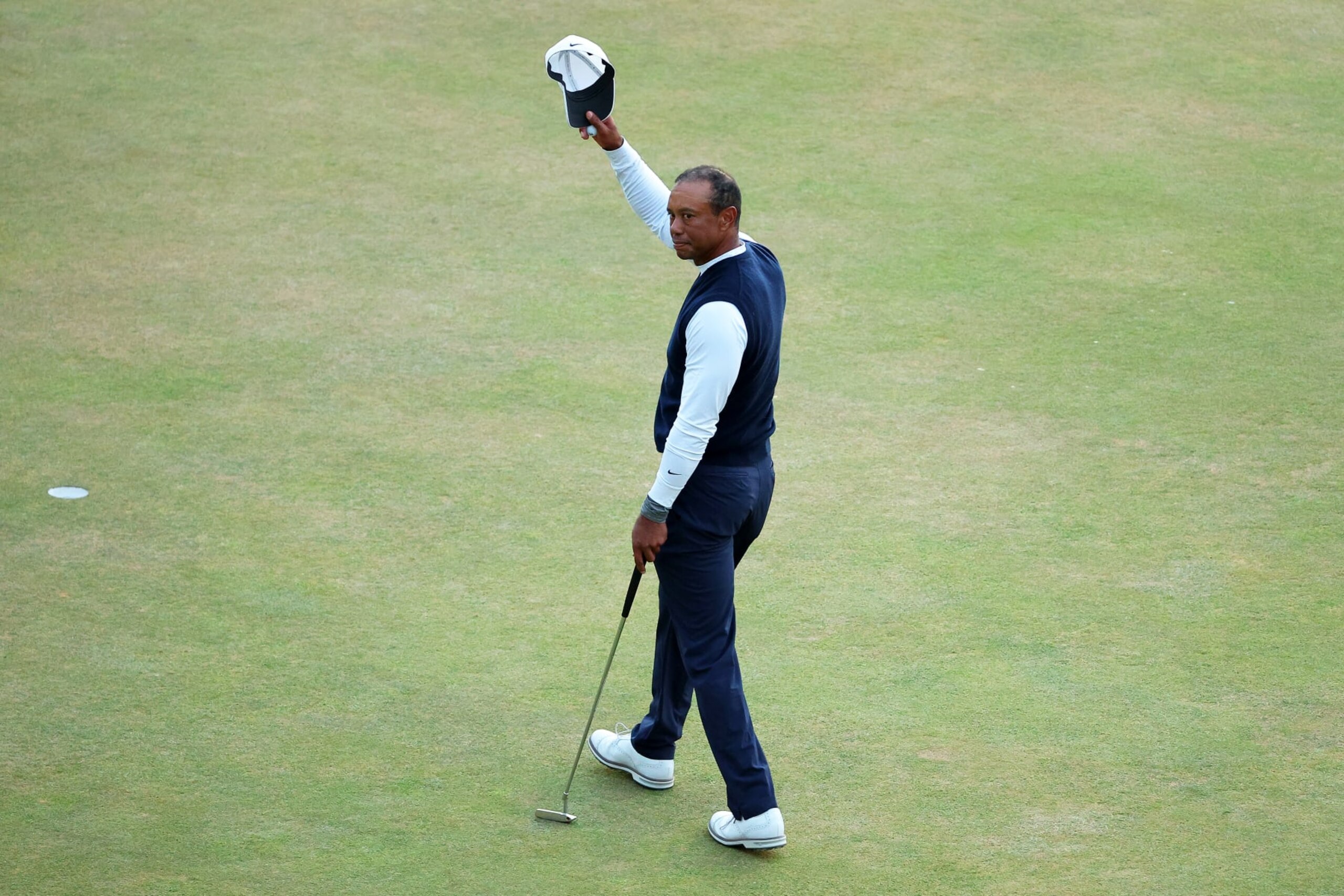 ST ANDREWS, SCOTLAND - JULY 14: Tiger Woods of the United States acknowledges the crowd on the eighteenth green during Day One of The 150th Open at St Andrews Old Course on July 14, 2022 in St Andrews, Scotland. (Photo by Kevin C. Cox/Getty Images)