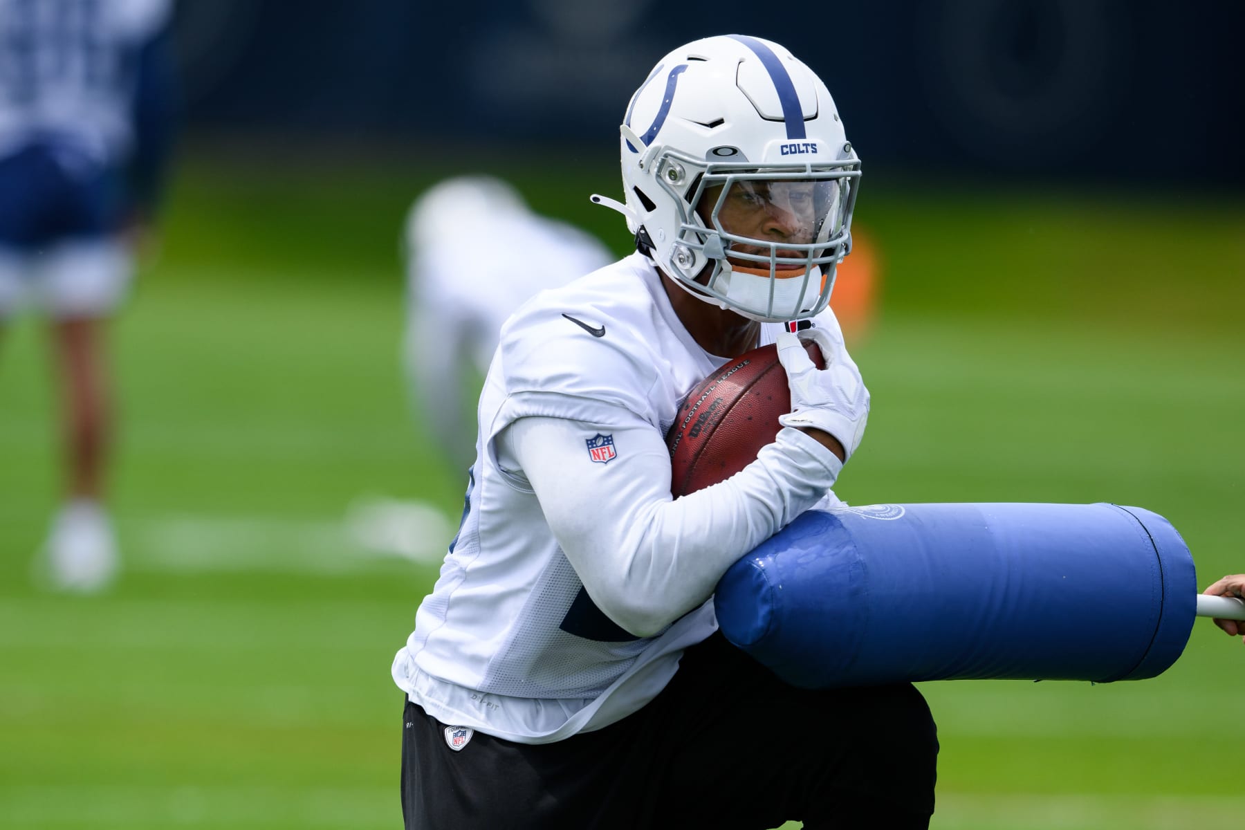 INDIANAPOLIS, IN - JUNE 01: Indianapolis Colts running back Jonathan Taylor (28) runs through a drill during the Indianapolis Colts OTA offseason workouts on June 1, 2022 at the Indiana Farm Bureau Football Center in Indianapolis, IN. (Photo by Zach Bolinger/Icon Sportswire via Getty Images)