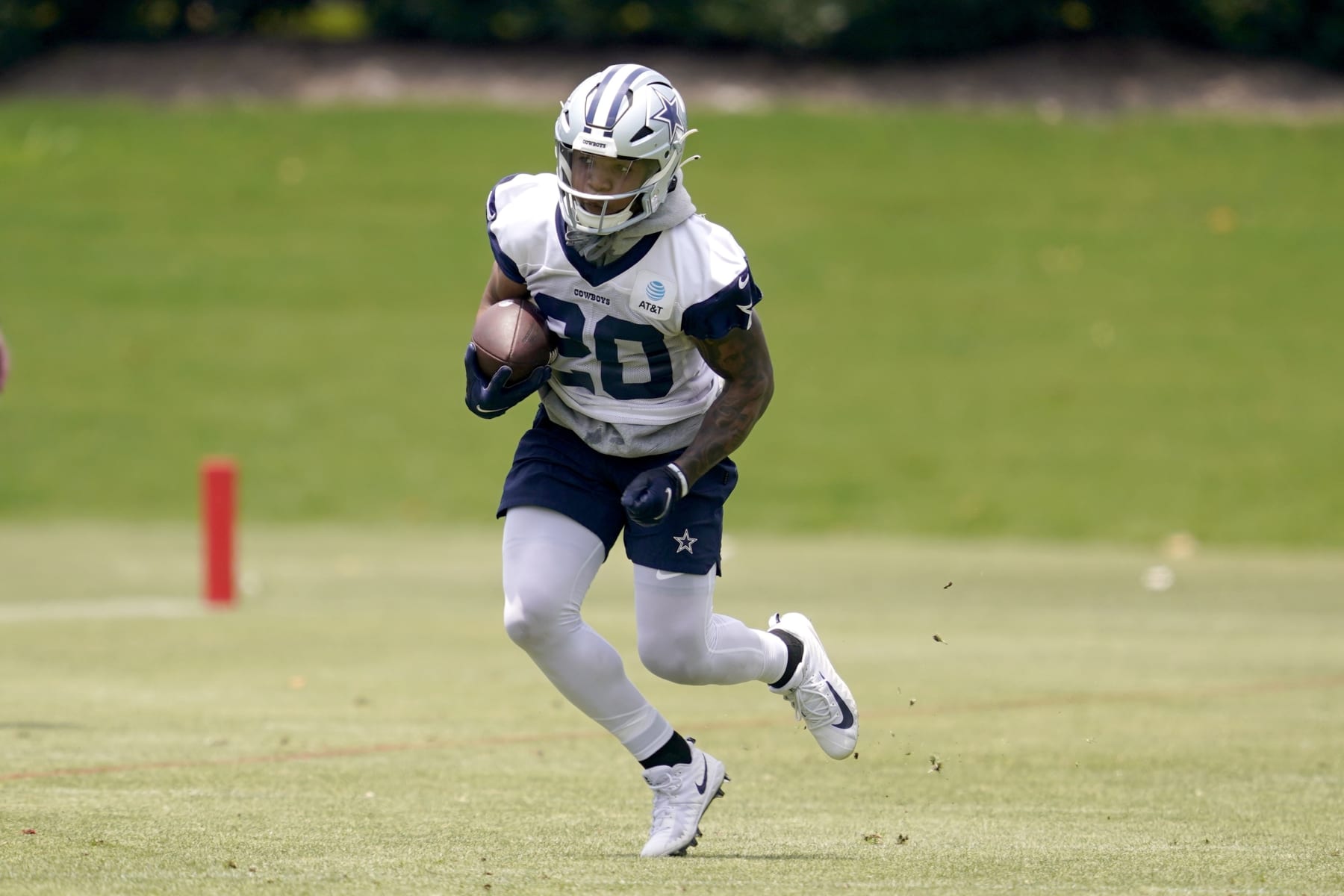Dallas Cowboys runningback Tony Pollard carries the ball as they run plays during practice at the teams training facility, Thursday, June 9, 2022, in Frisco, Texas. (AP Photo/Tony Gutierrez)