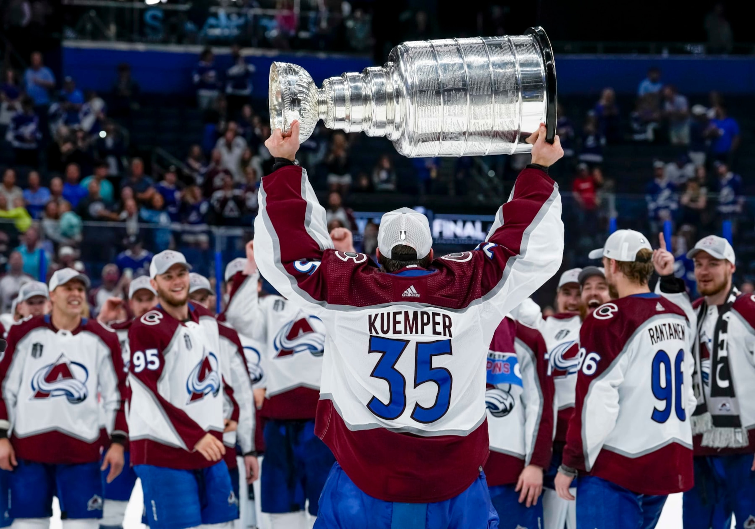 TAMPA, FL - JUNE 26: Colorado Avalanche goaltender Darcy Kuemper (35)  hoisting the Stanley Cup during the NHL Hockey Stanley Cup Finals Game six between Tampa Bay Lightning and the Colorado Avalanche on June 26th, 2022 at Amalie Arena in Tampa Florida (Photo by Andrew Bershaw /Icon_Sportswire)