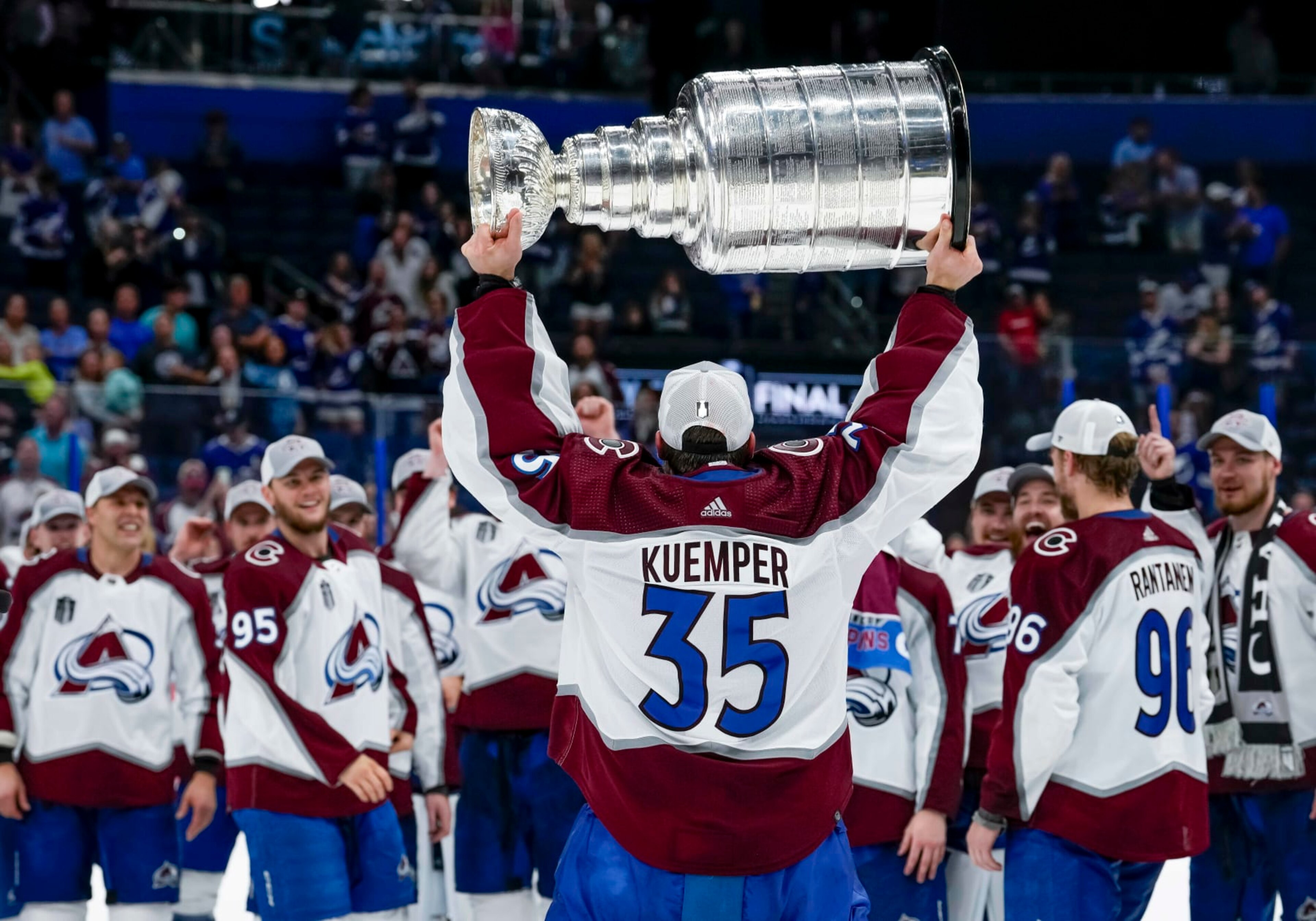 TAMPA, FL - JUNE 26: Colorado Avalanche goaltender Darcy Kuemper (35) hoisting the Stanley Cup during the NHL Hockey Stanley Cup Finals Game six between Tampa Bay Lightning and the Colorado Avalanche on June 26th, 2022 at Amalie Arena in Tampa Florida (Photo by Andrew Bershaw /Icon_Sportswire) TAMPA, FL - JUNE 26: Colorado Avalanche goaltender Darcy Kuemper (35) hoisting the Stanley Cup during the NHL Hockey Stanley Cup Finals Game six between Tampa Bay Lightning and the Colorado Avalanche on June 26th, 2022 at Amalie Arena in Tampa Florida (Photo by Andrew Bershaw /Icon_Sportswire)