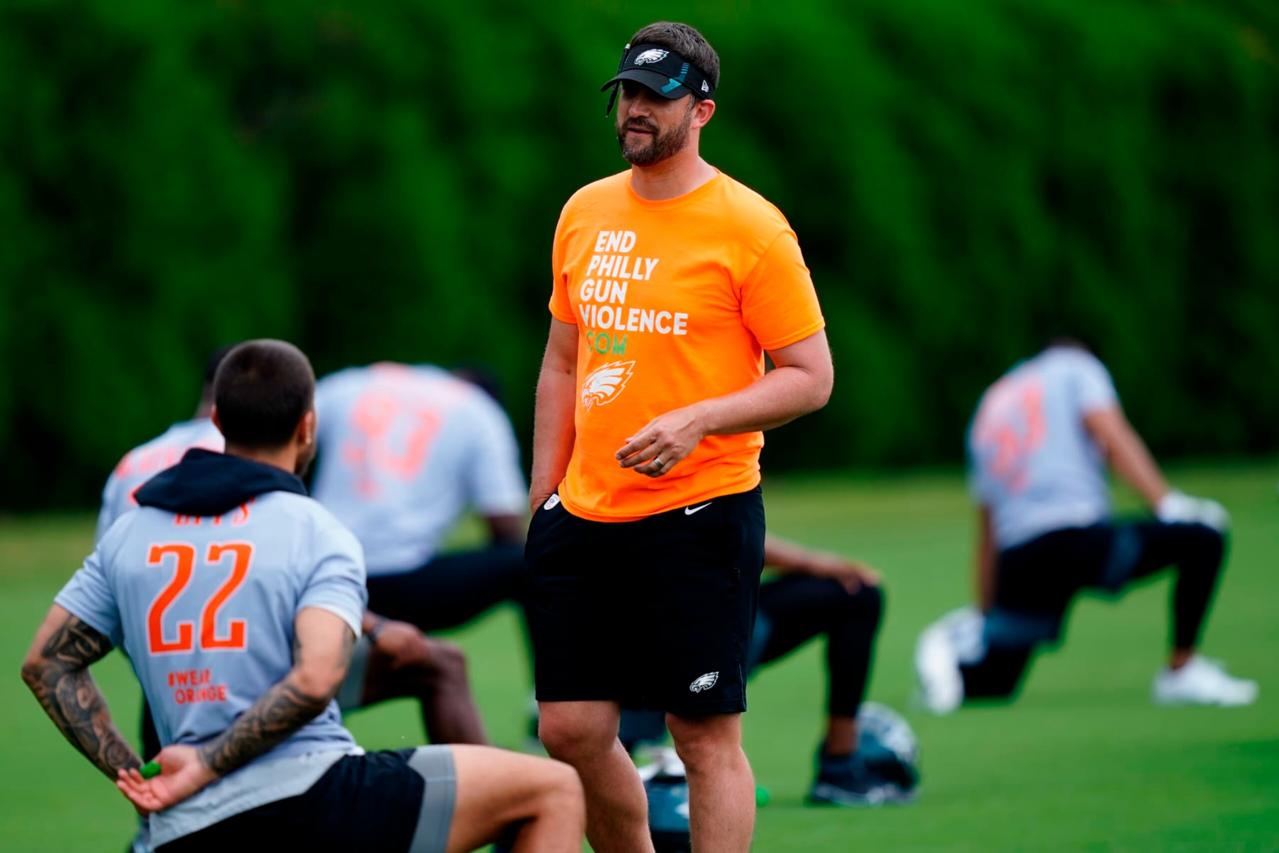 Philadelphia Eagles head coach Nick Sirianni meets with players as the warms up at the NFL football team's practice facility in Philadelphia, Friday, June 3, 2022. (AP Photo/Matt Rourke)