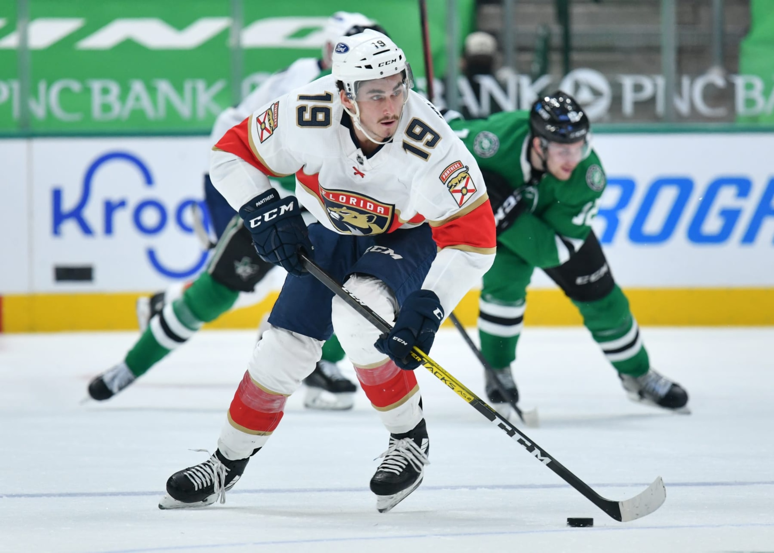 DALLAS, TX - APRIL 10: Mason Marchment #19 of the Florida Panthers handles the puck against the Dallas Stars at the American Airlines Center on April 10, 2021 in Dallas, Texas. (Photo by Glenn James/NHLI via Getty Images)