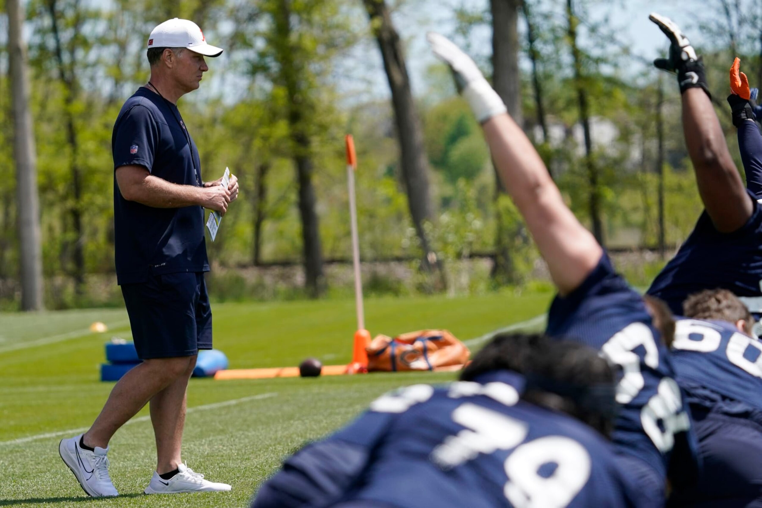 Chicago Bears head coach Matt Eberflus watches his team at the NFL football team's practice facility in Lake Forest, Ill., Wednesday, May 17, 2022. (AP Photo/Nam Y. Huh)