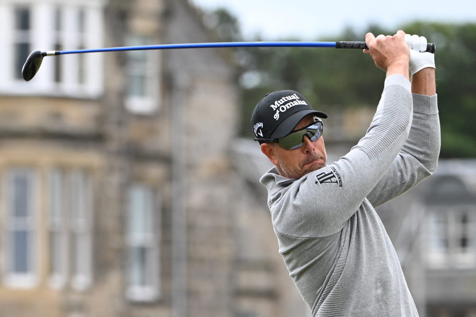 Sweden's Henrik Stenson watches his drive from the 2nd tee during his opening round on the first day of The 150th British Open Golf Championship on The Old Course at St Andrews in Scotland on July 14, 2022. - RESTRICTED TO EDITORIAL USE (Photo by Paul ELLIS / AFP) / RESTRICTED TO EDITORIAL USE (Photo by PAUL ELLIS/AFP via Getty Images)