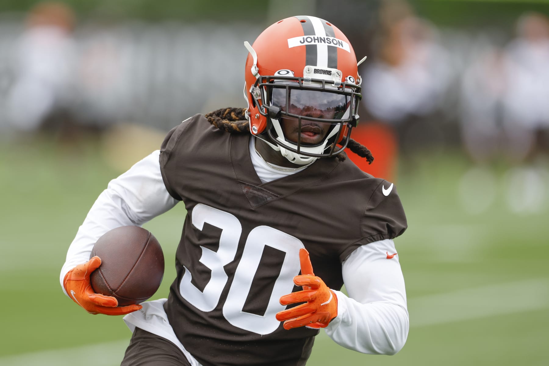 Cleveland Browns' D'Ernest Johnson takes part in drills at the NFL football team's practice facility Tuesday, June 14, 2022, in Berea, Ohio. (AP Photo/Ron Schwane)