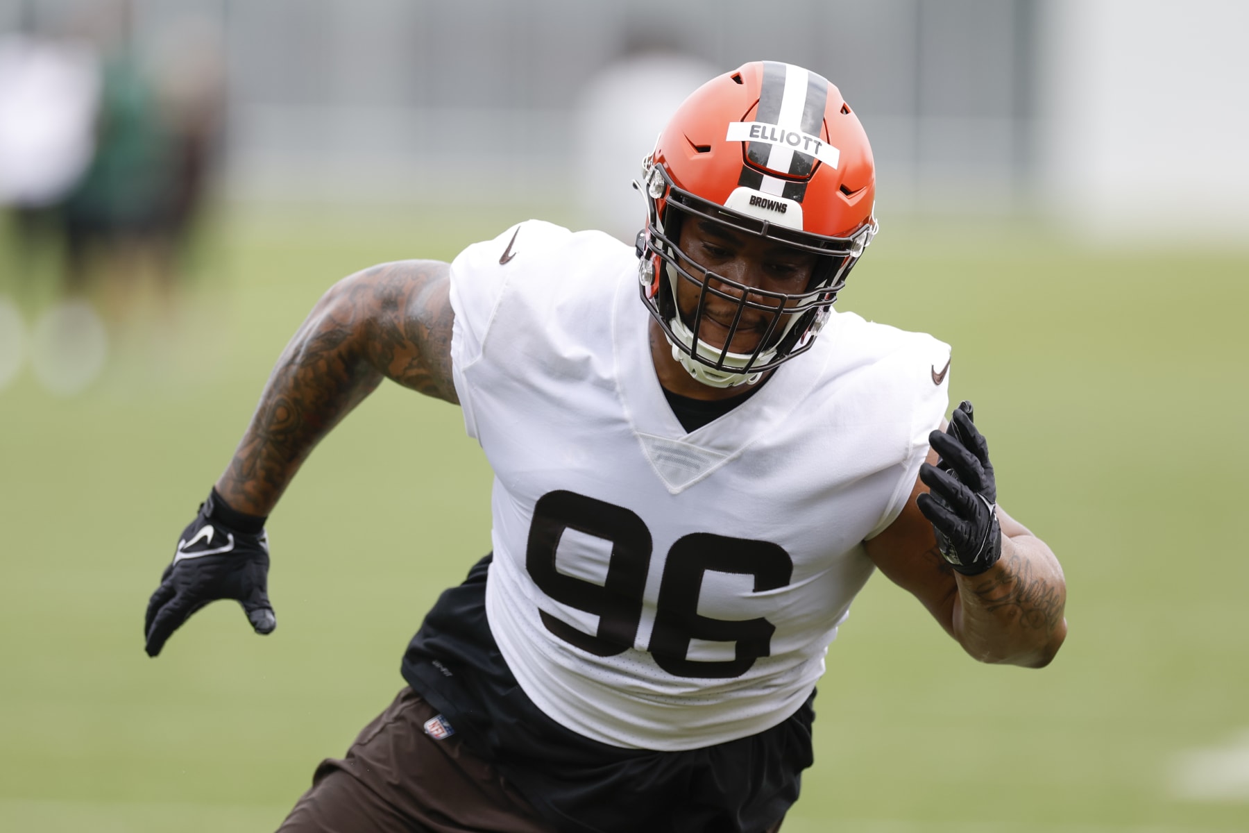 Cleveland Browns' Jordan Elliott runs through a drill during an NFL football practice at the team's training facility Wednesday, May 25, 2022, in Berea, Ohio. (AP Photo/Ron Schwane)